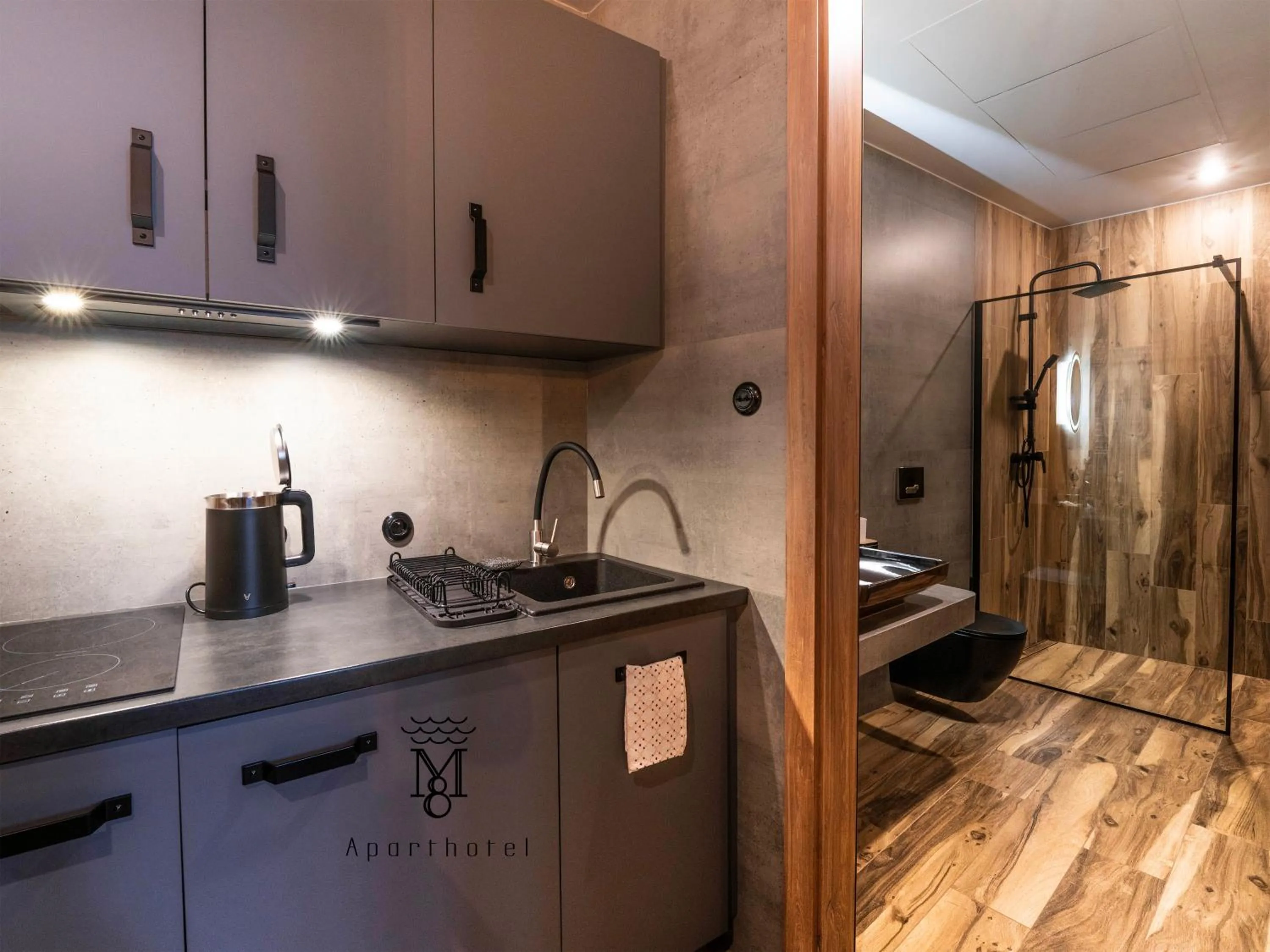 Shower in Mariensztat 8 Hotel