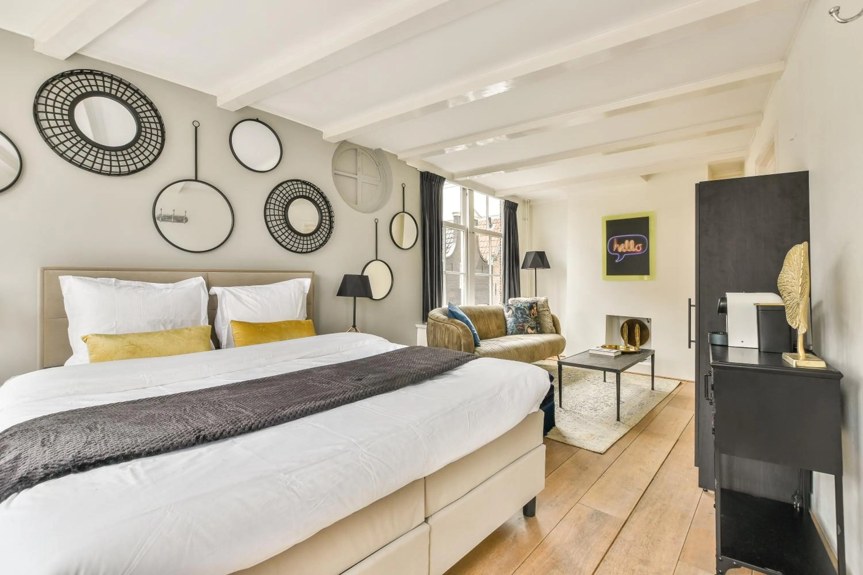Bed in Spiegelgracht Apartments with Canal View