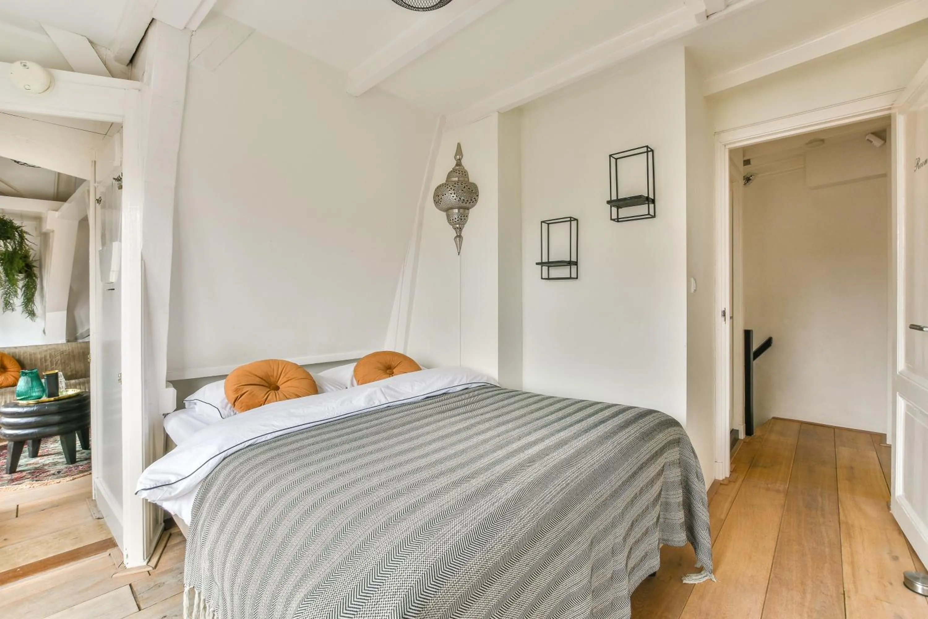 Bed in Spiegelgracht Apartments with Canal View