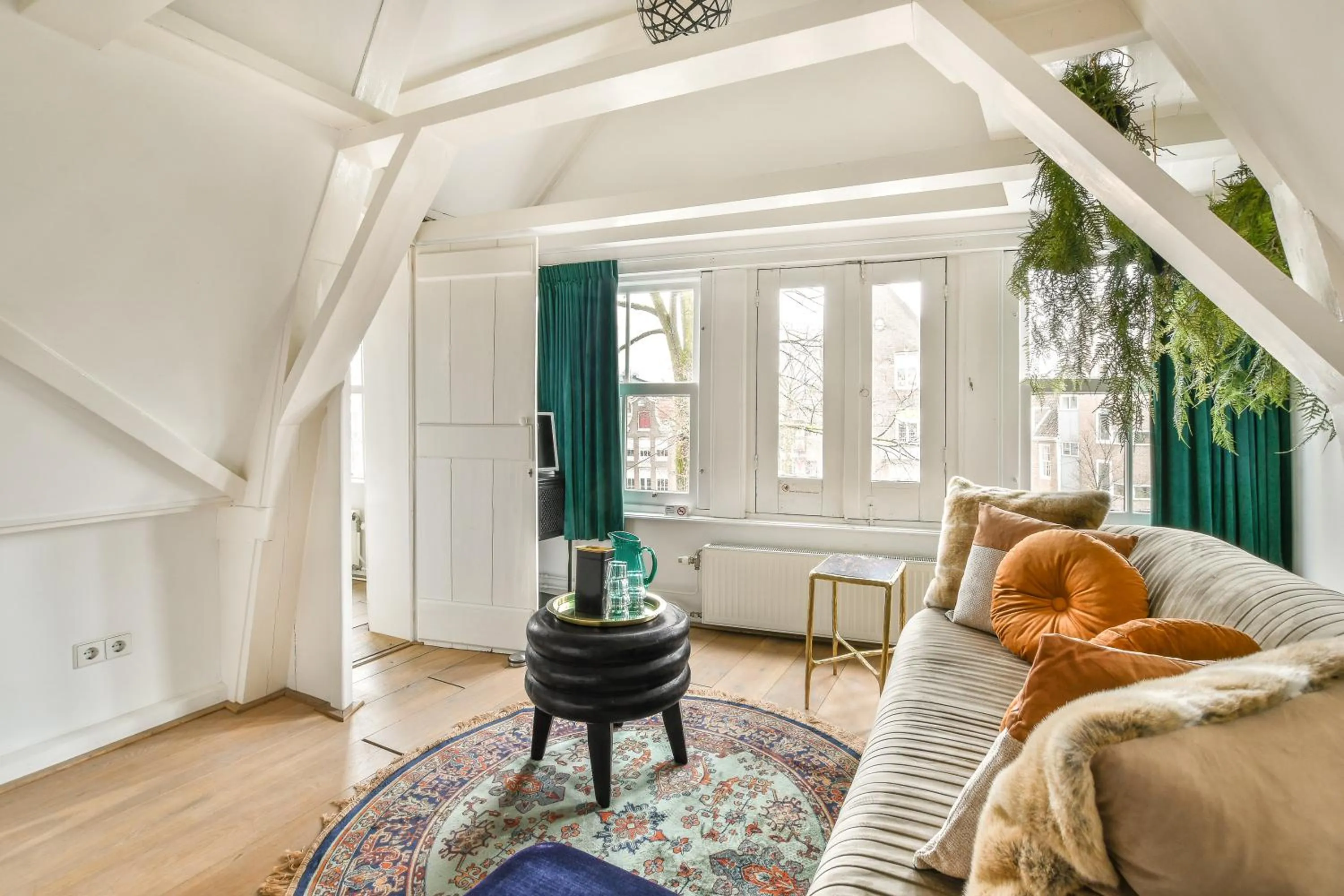 Spiegelgracht Apartments with Canal View