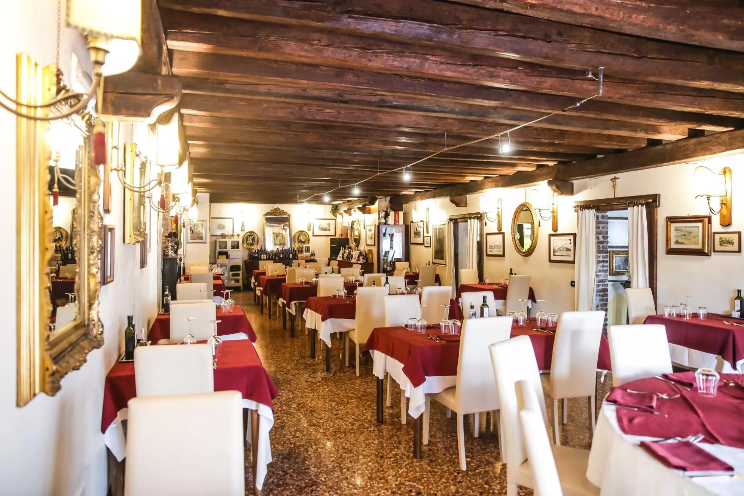 Restaurant/places to eat in Hotel Villa Pigalle