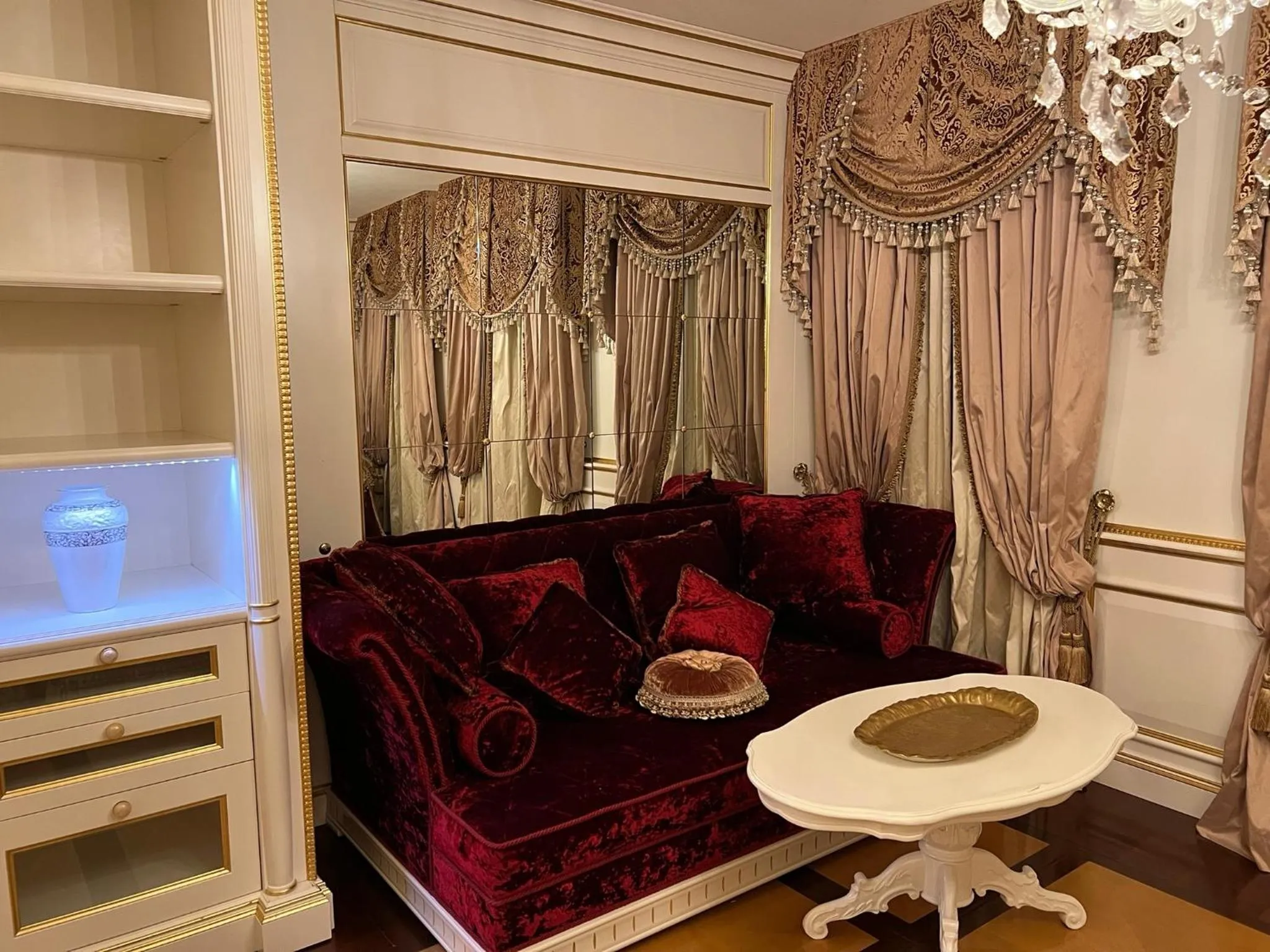 Restaurant/places to eat in Hotel Villa Pigalle