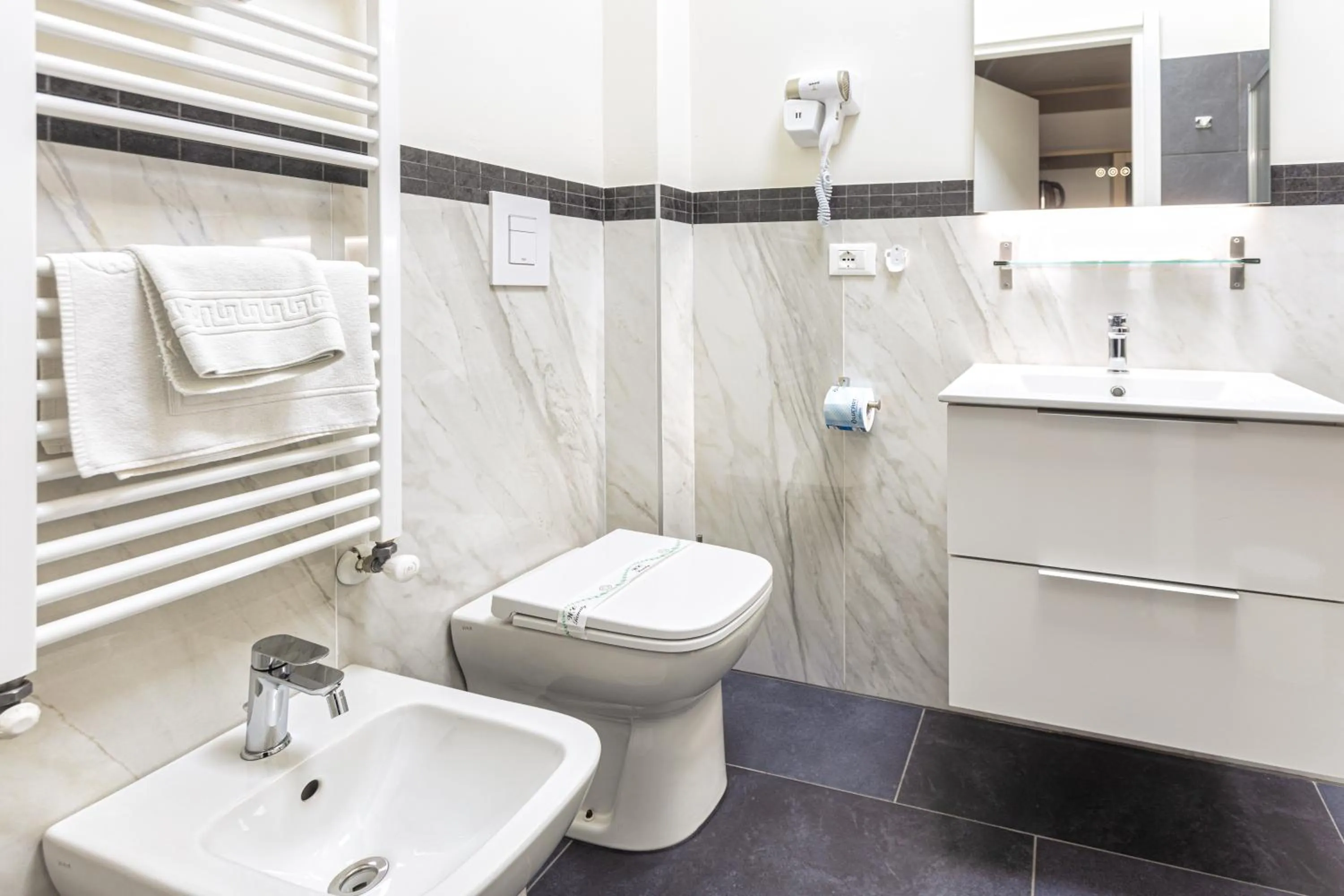 Bathroom in Hotel Villa Pigalle