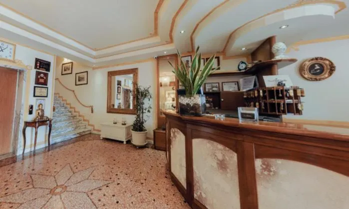 Lobby or reception in Hotel Villa Pigalle