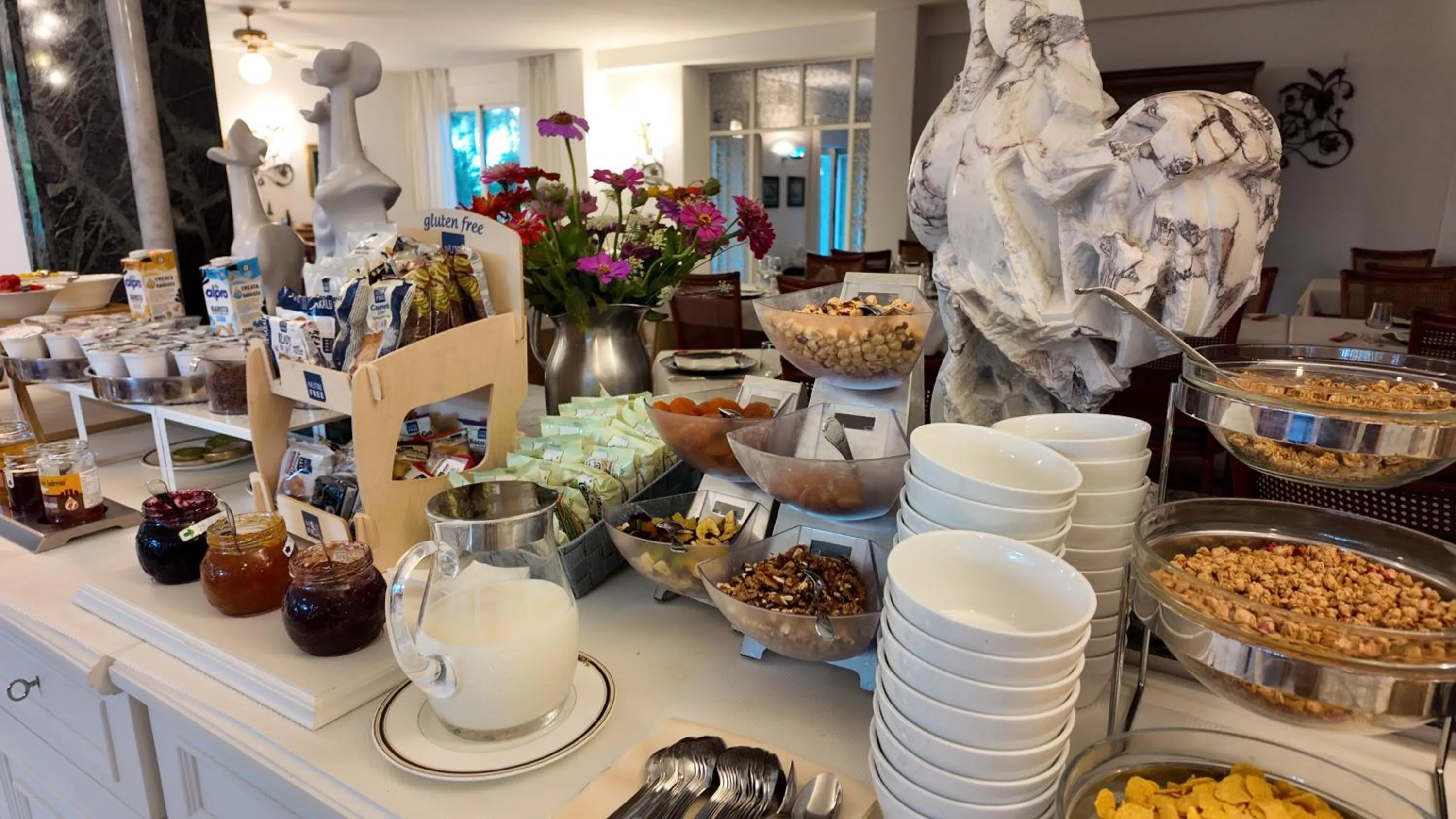 Breakfast in President Hotel