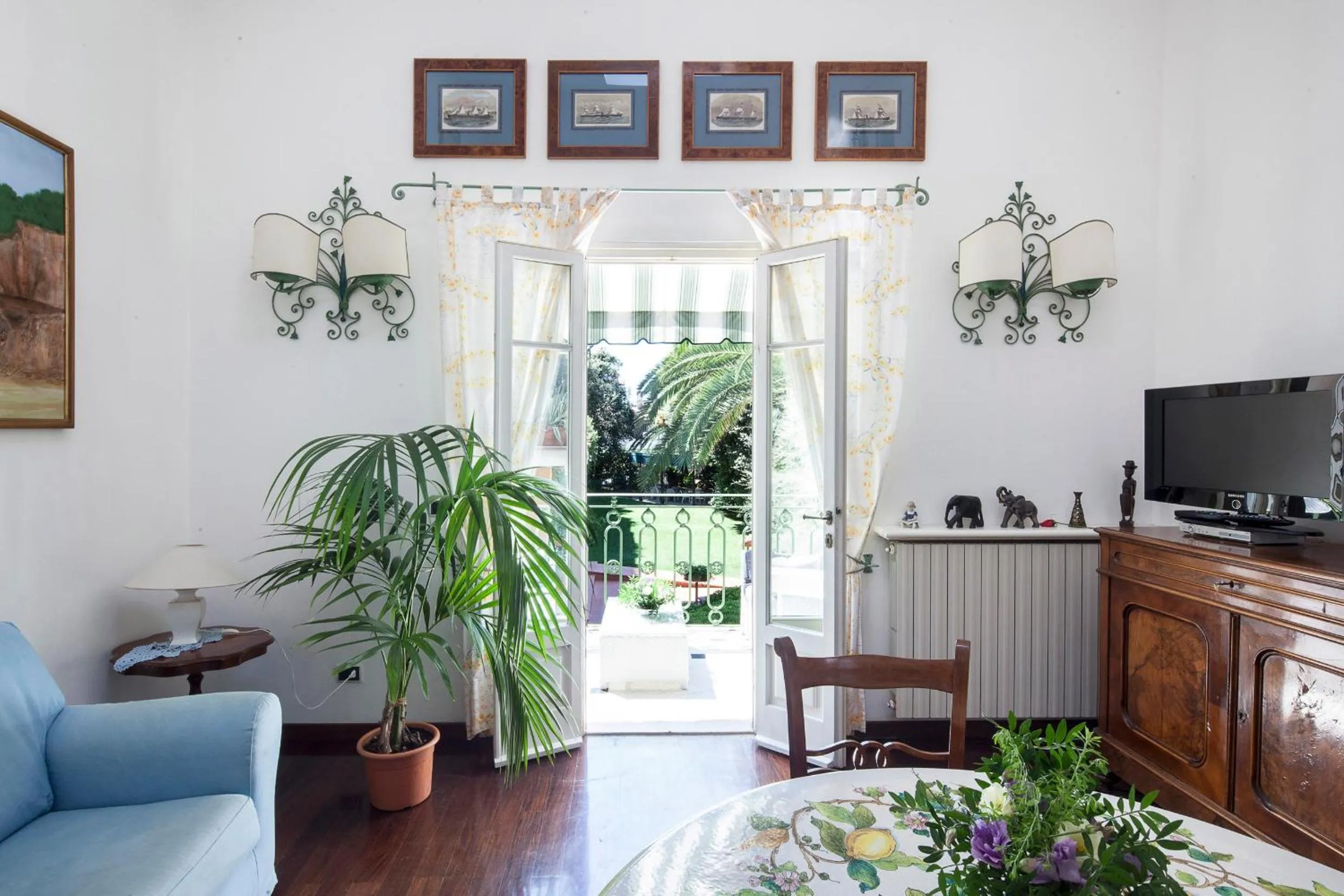 TV and multimedia in President Hotel