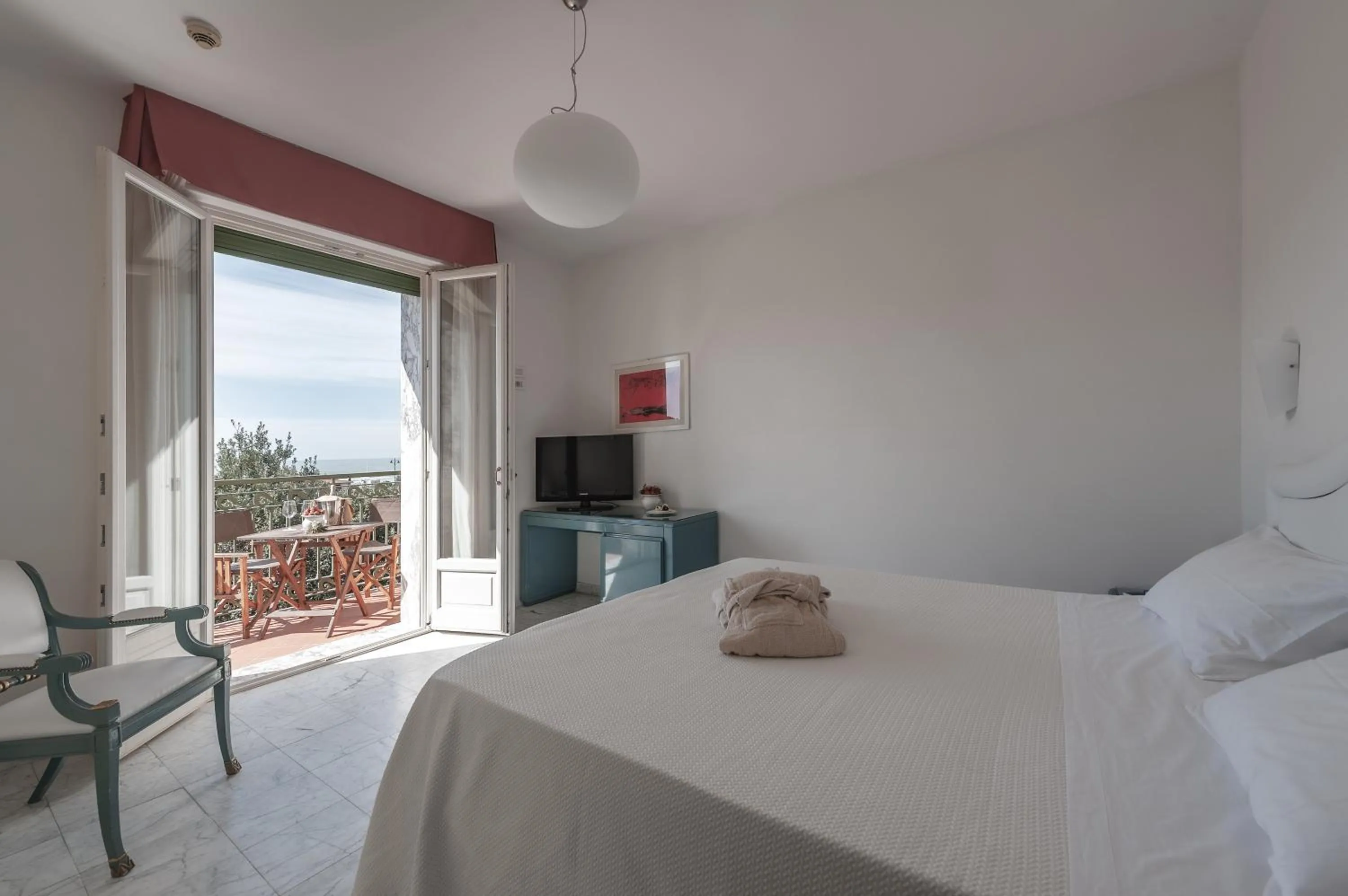 Breakfast, Bed in President Hotel