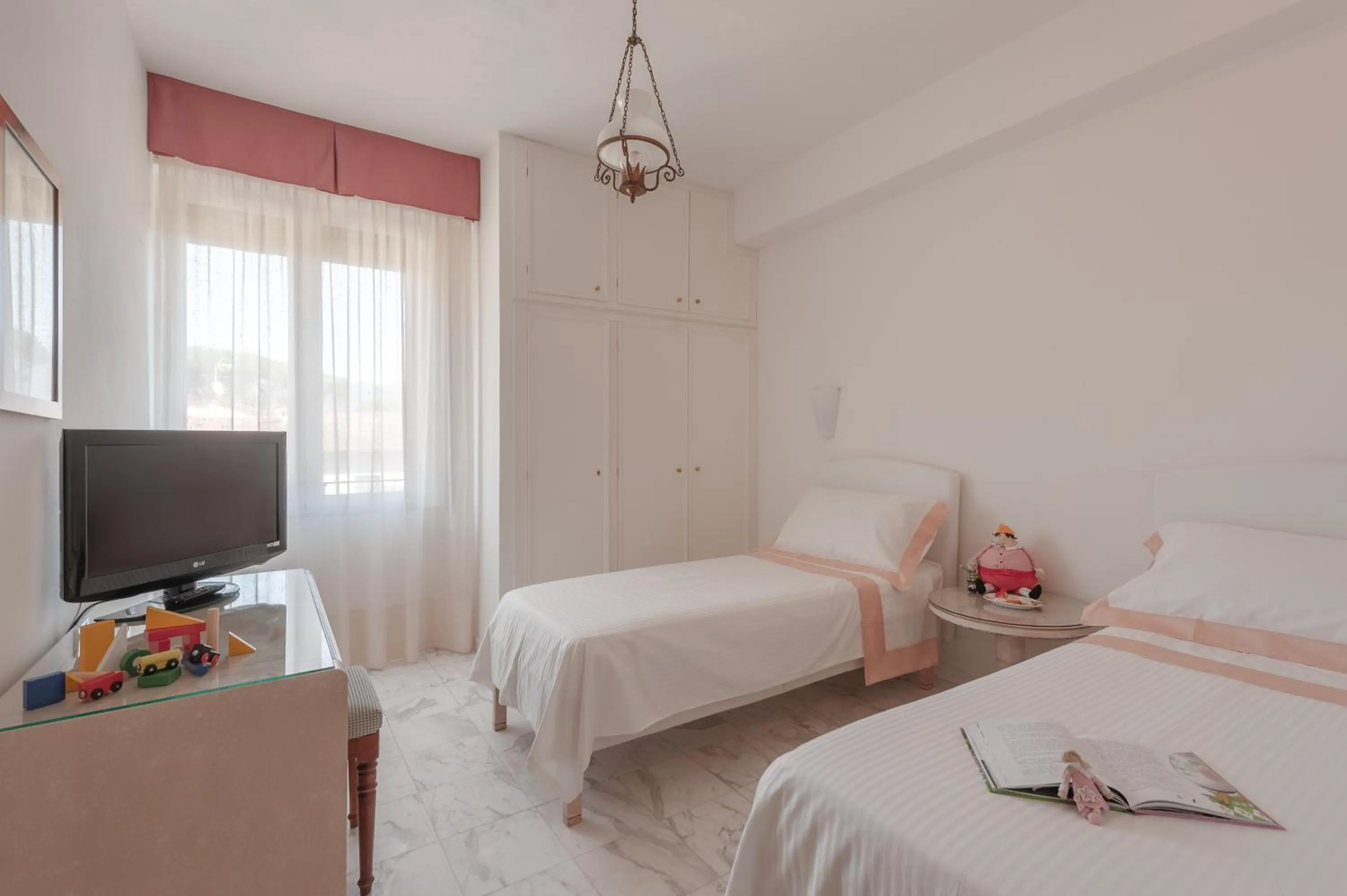 Breakfast, Bed in President Hotel