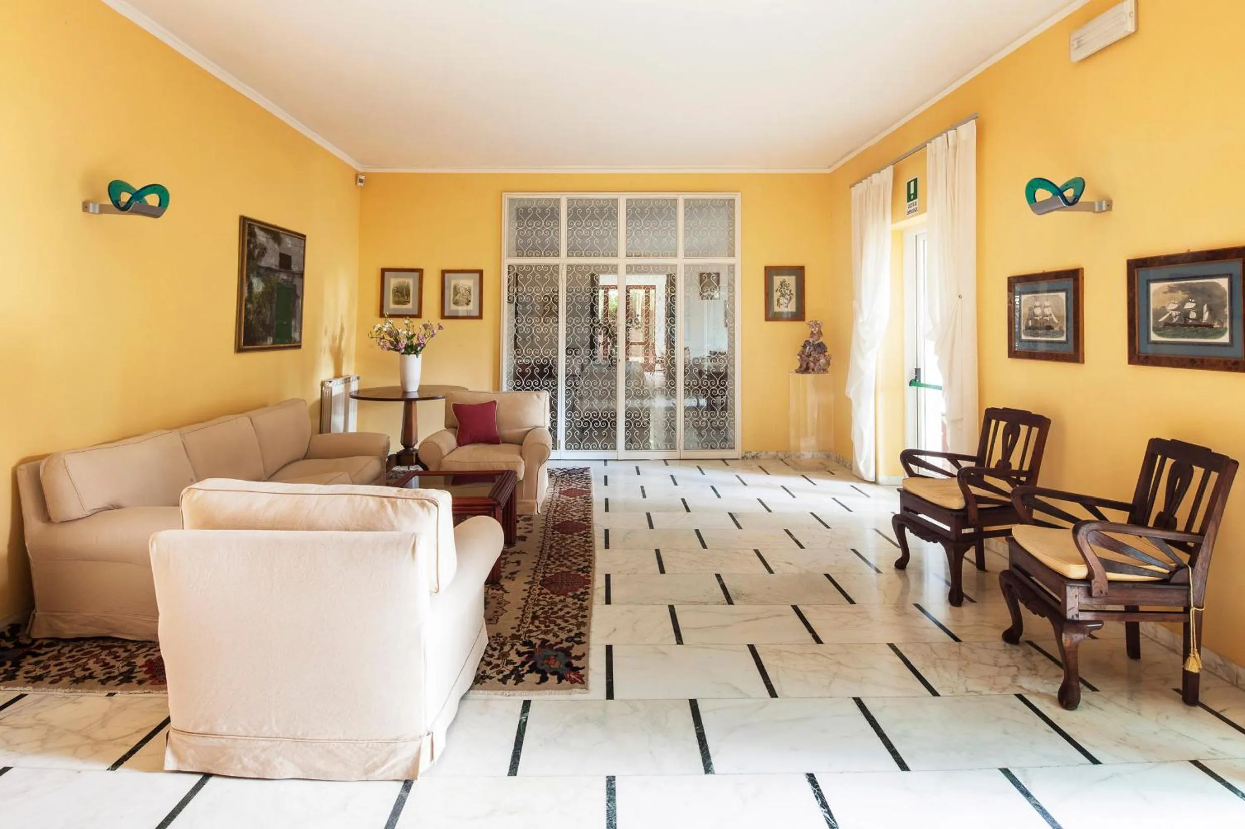 Lobby or reception in President Hotel