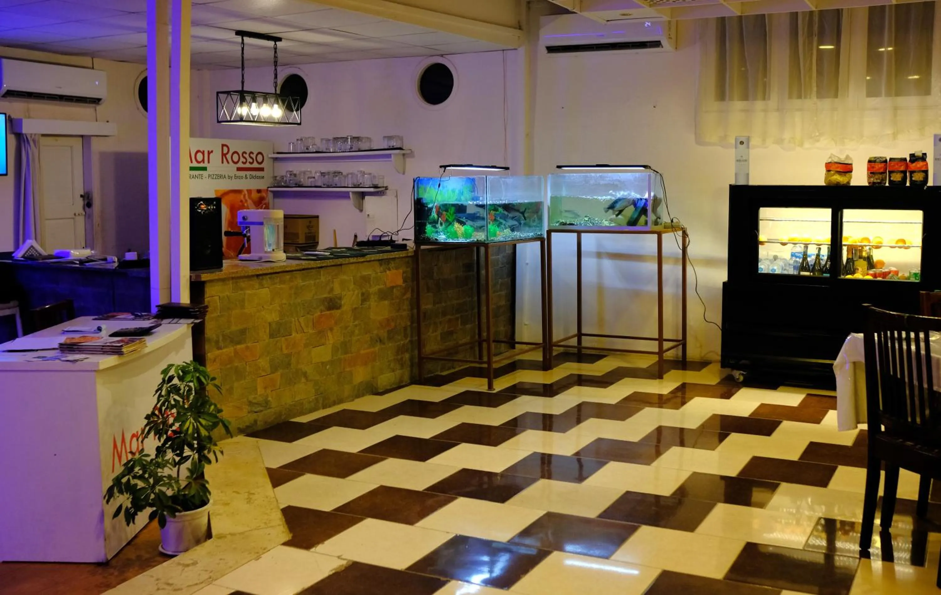 Restaurant/places to eat in Viking club hotel