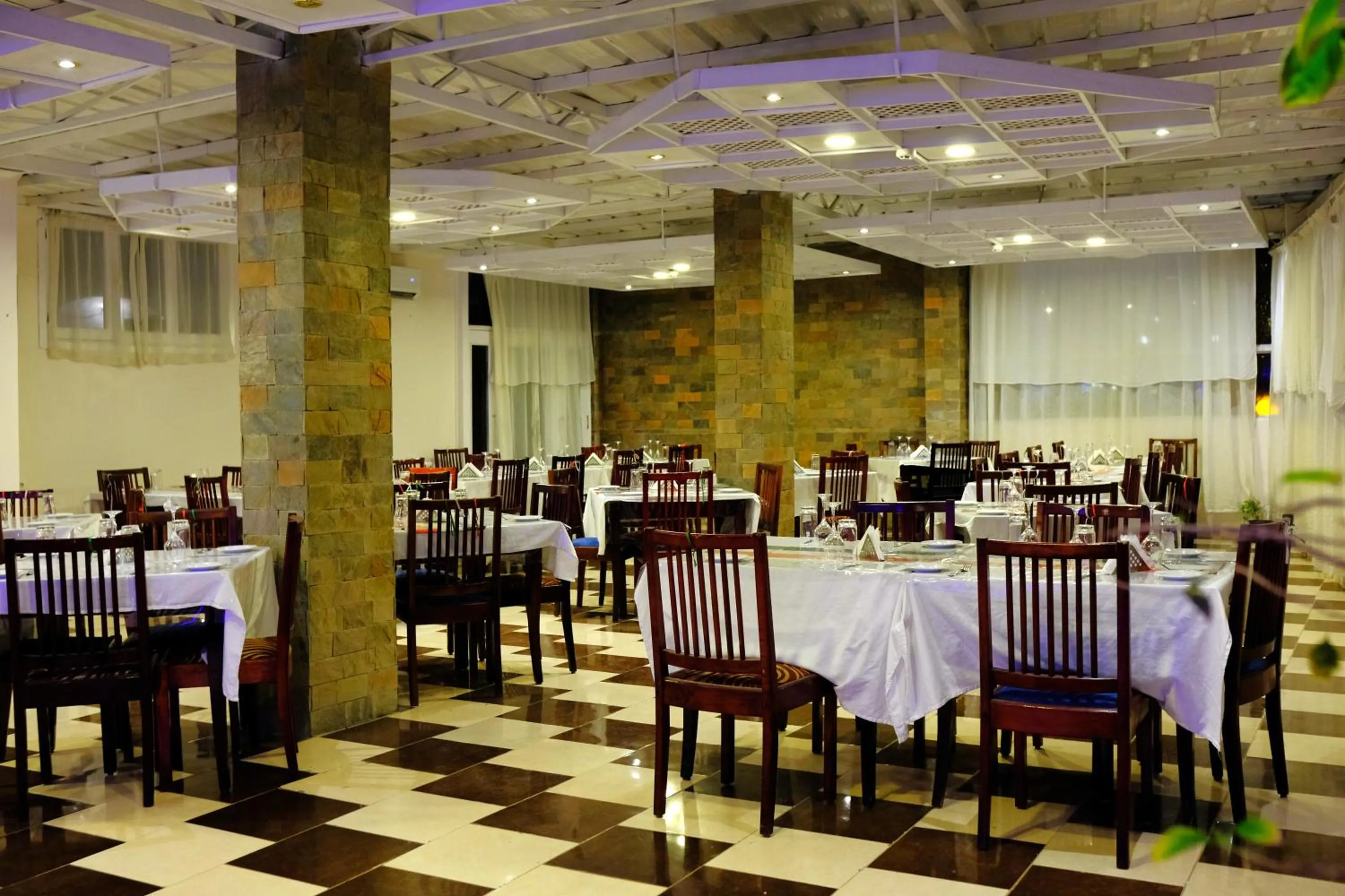 Restaurant/places to eat in Viking club hotel