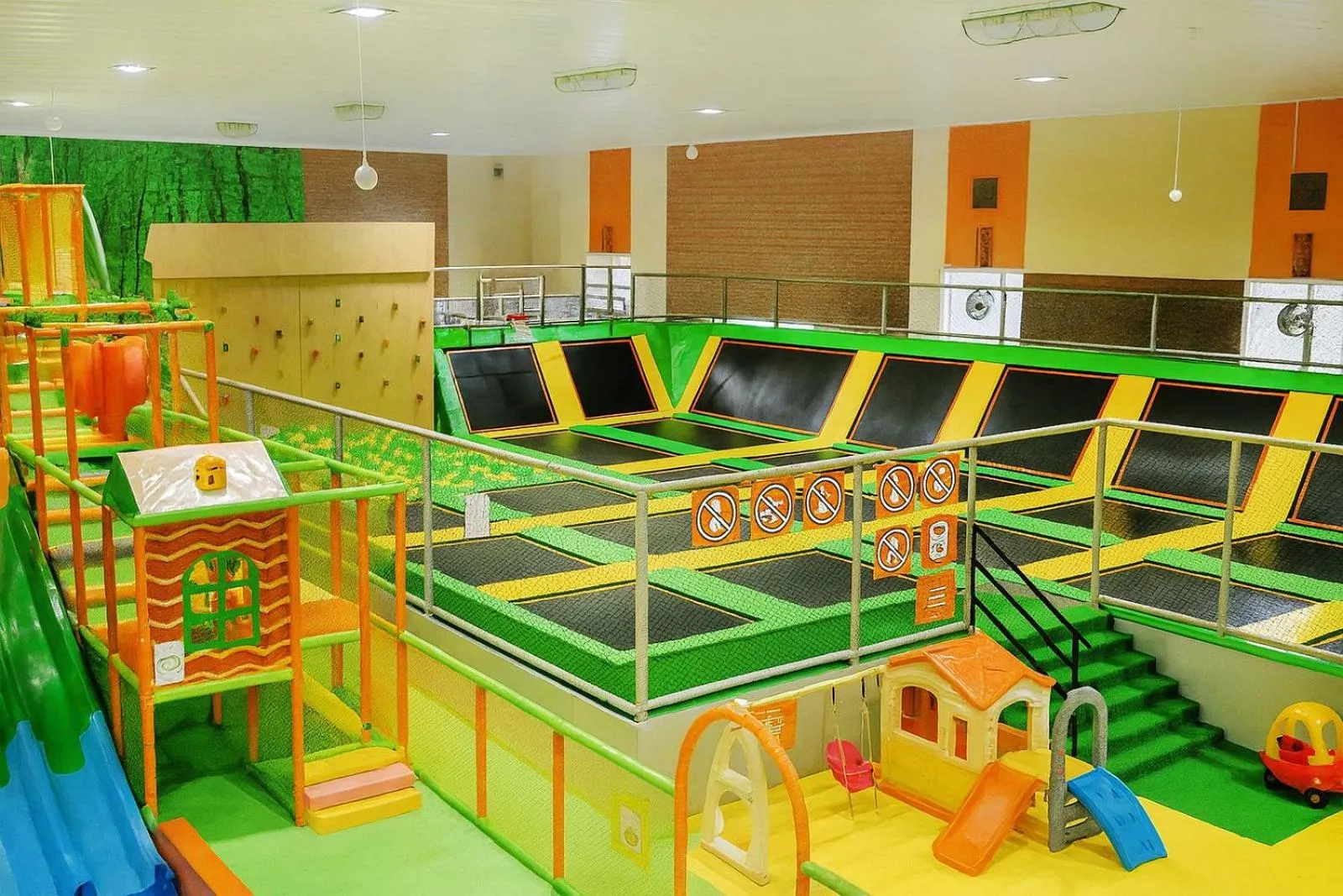 Children play ground in Malutkie Resort