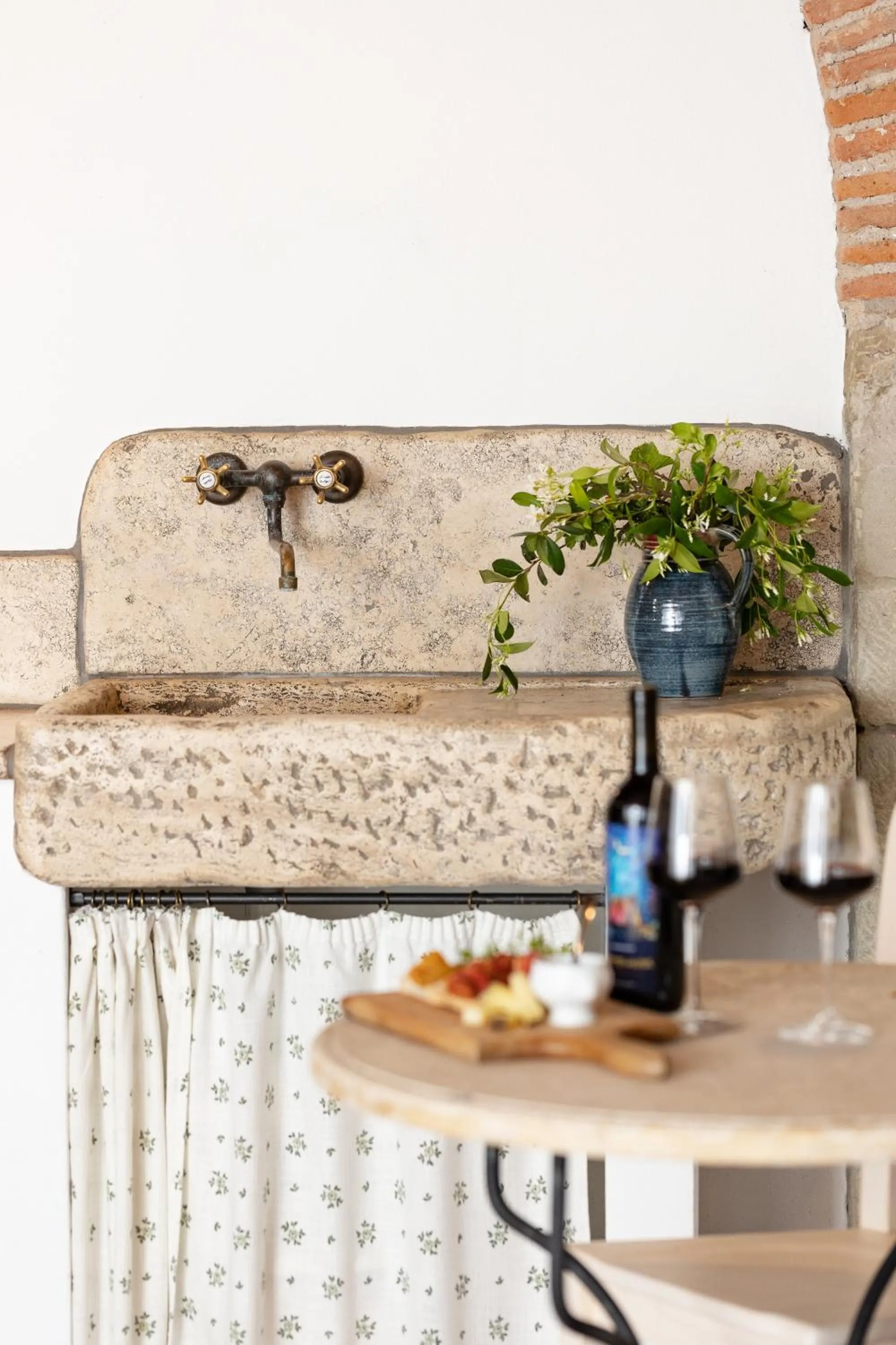 Kitchen or kitchenette in Agriturismo La Pievuccia