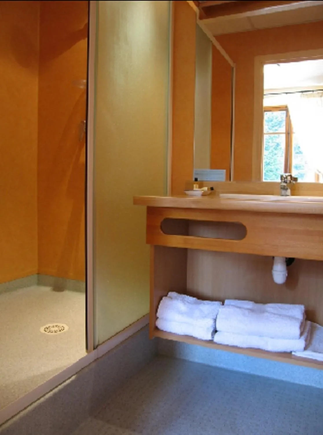 Bathroom in Hôtel La Clairière