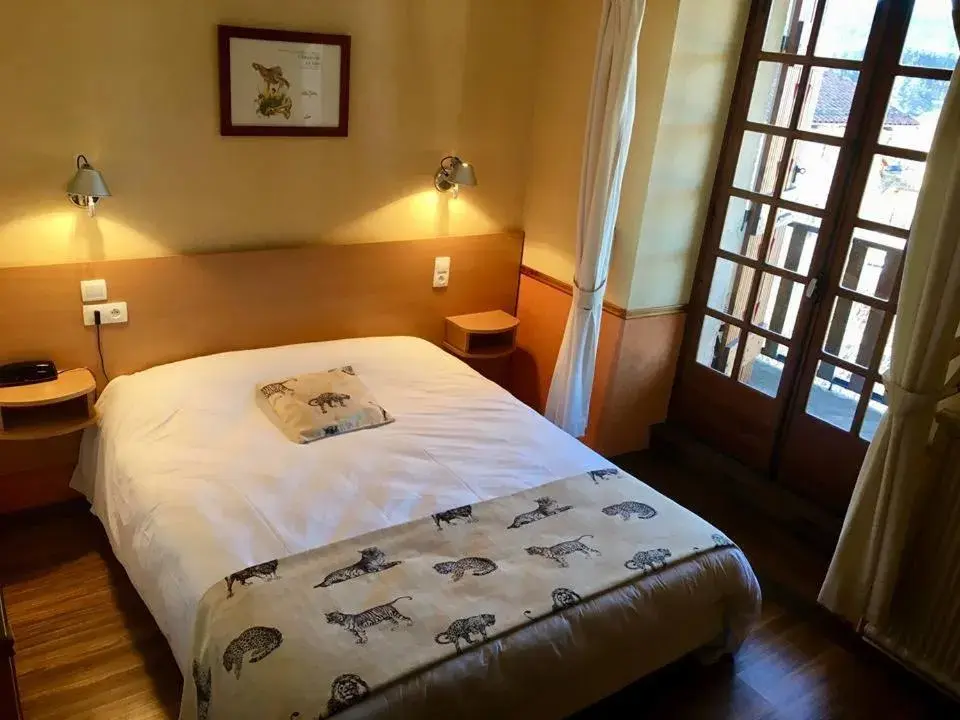 Bed in Hôtel La Clairière Bed in Hôtel La Clairière