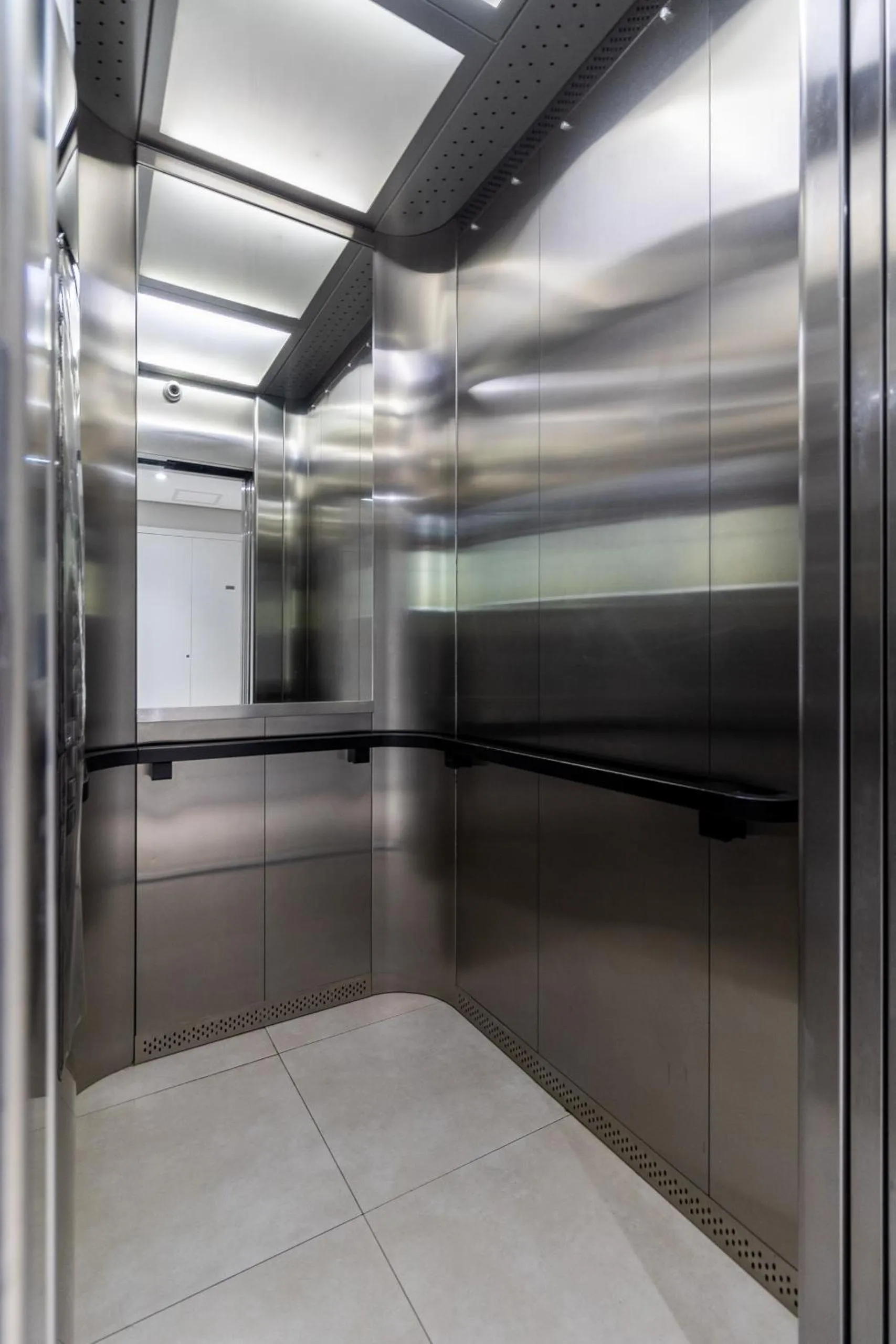 elevator in Akile Hype