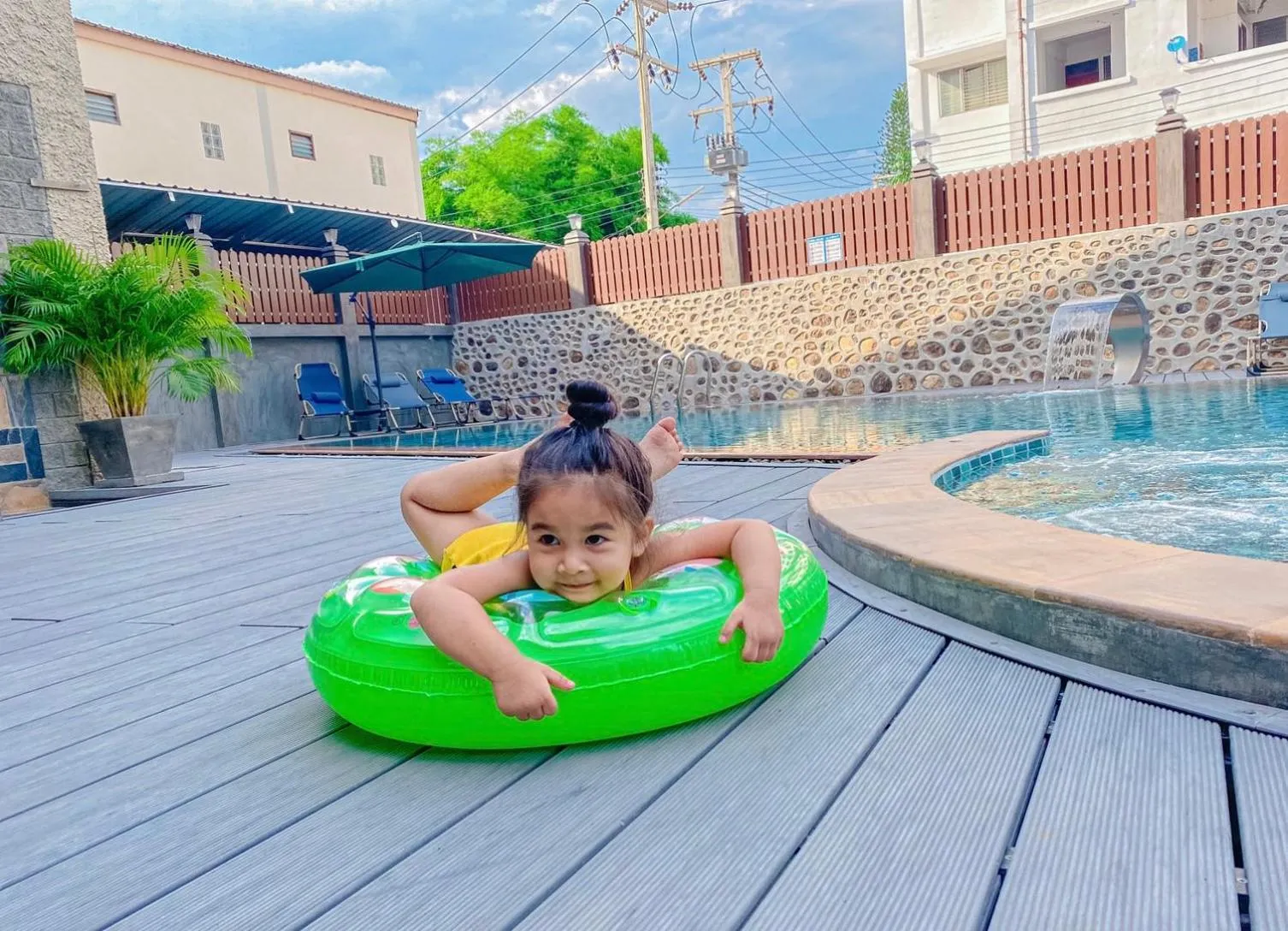 Swimming pool in Cha Li's Family Hotel&Hostel