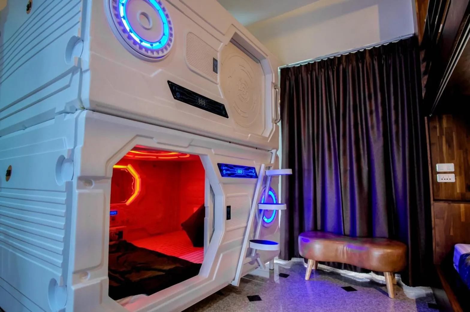 bunk bed in Cha Li's Family Hotel&Hostel