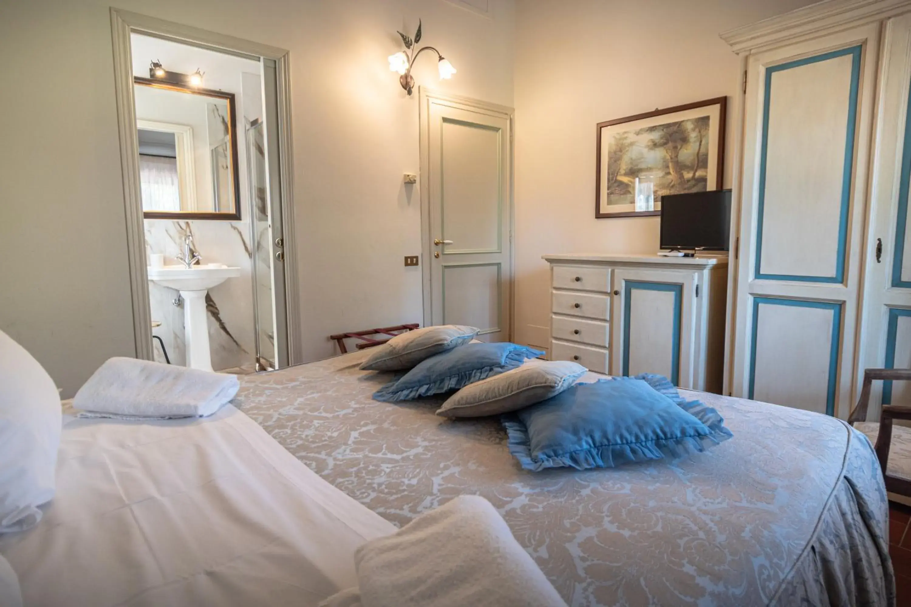 Double Room - single occupancy - Disability Access in Resort e Spa San Crispino Double Room - single occupancy - Disability Access in Resort e Spa San Crispino