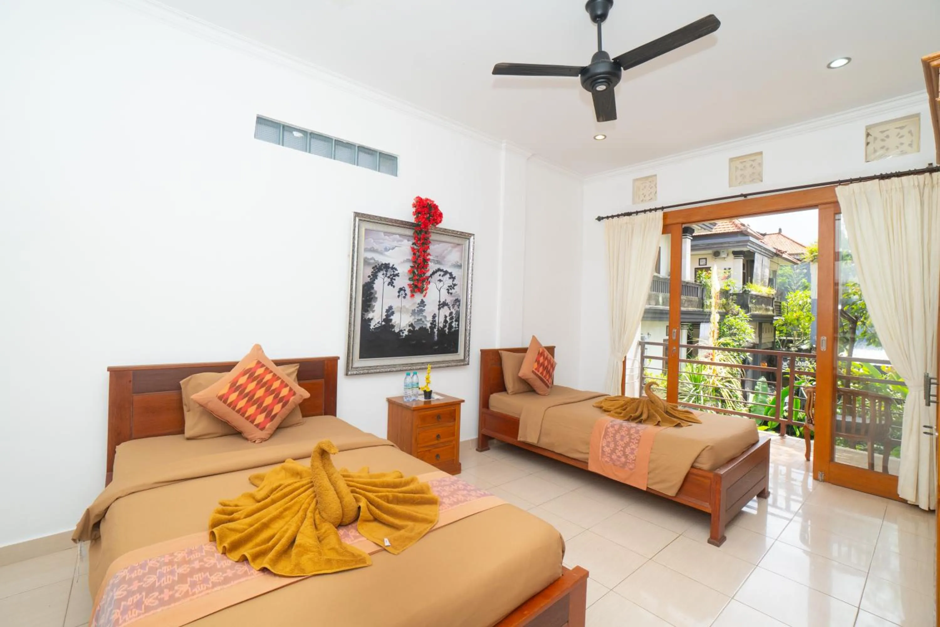 Communal lounge/ TV room in PAK'VO'HOUSE