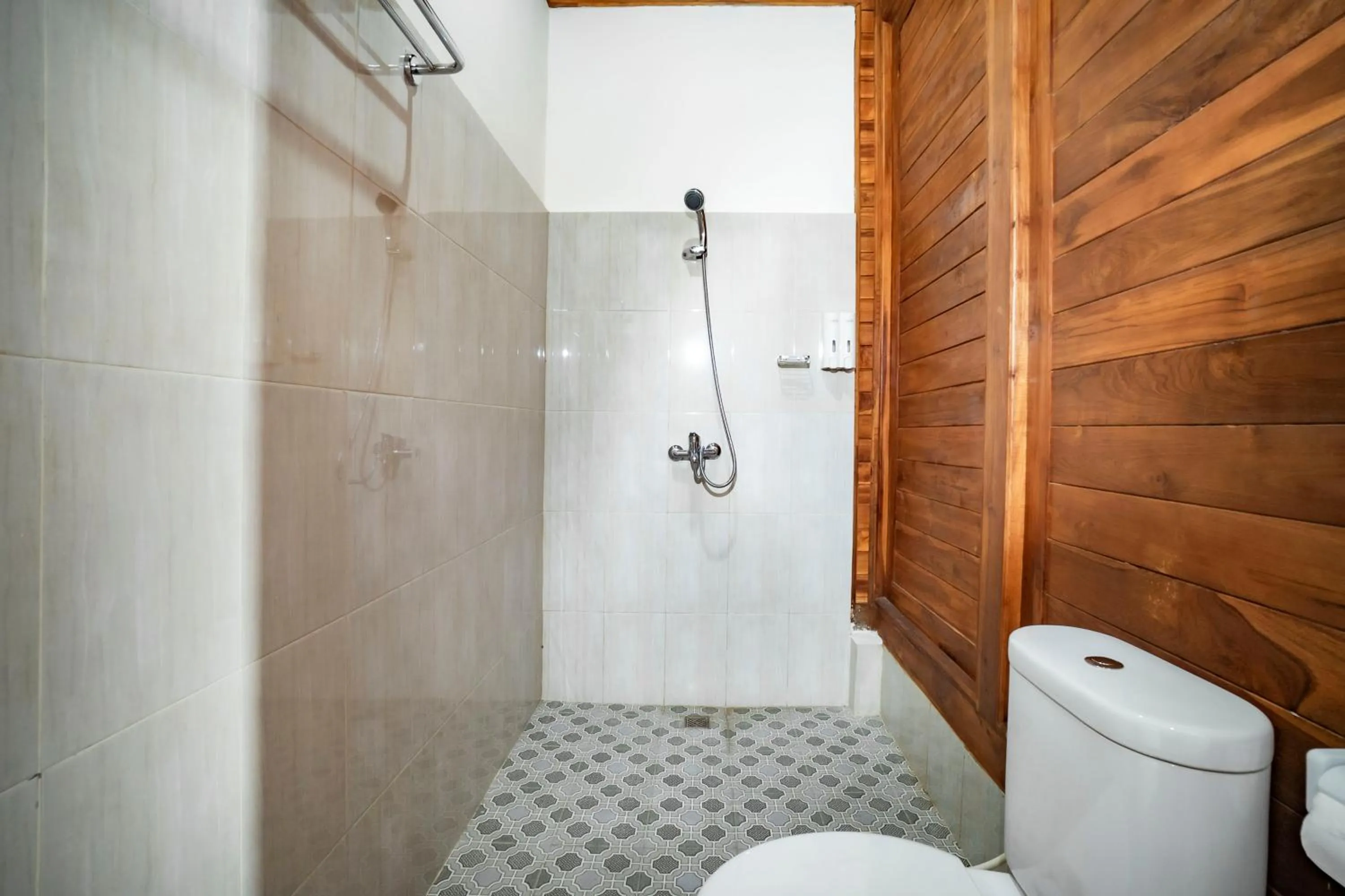 Shower in PAK'VO'HOUSE