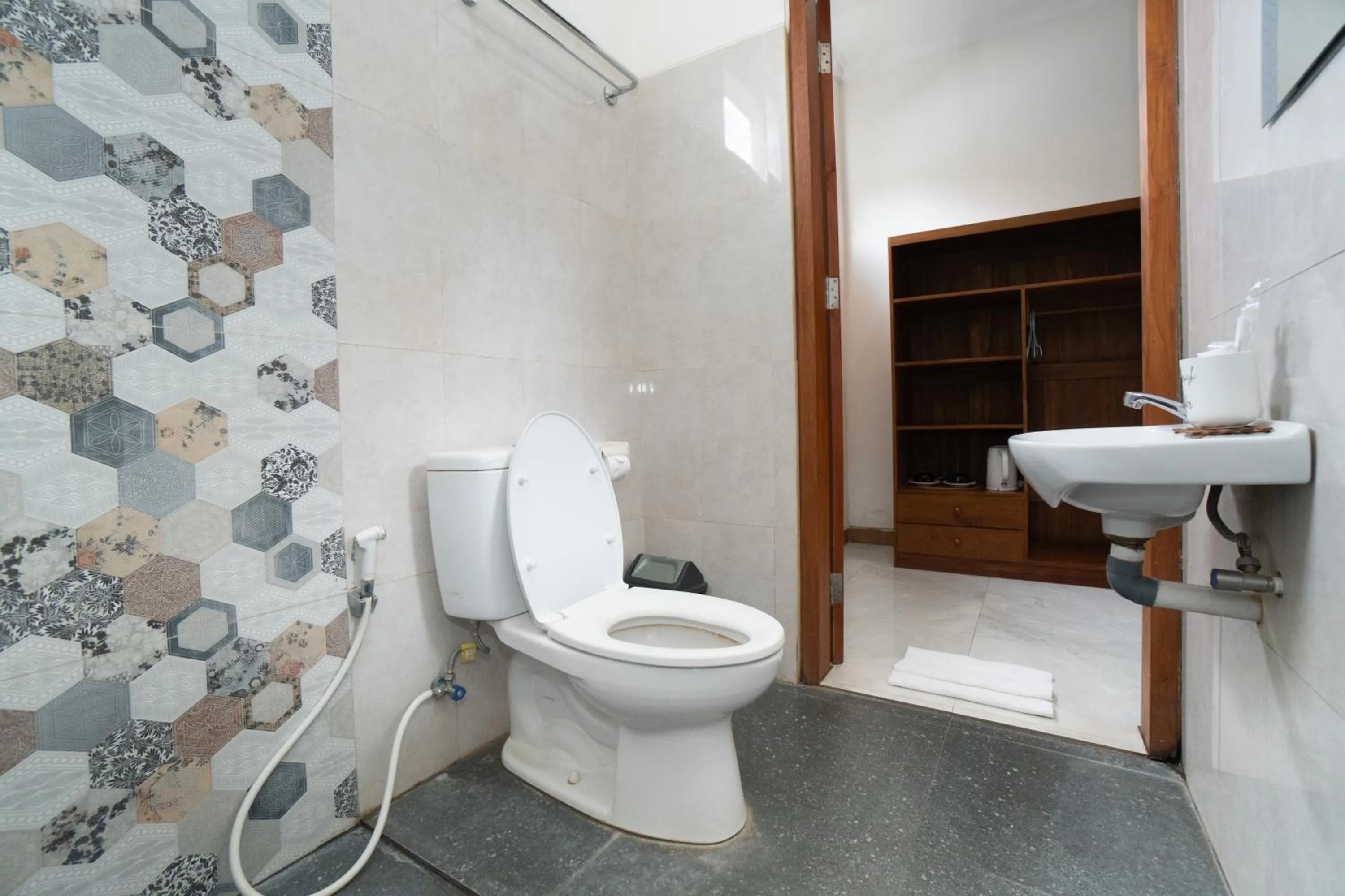 Toilet in PAK'VO'HOUSE