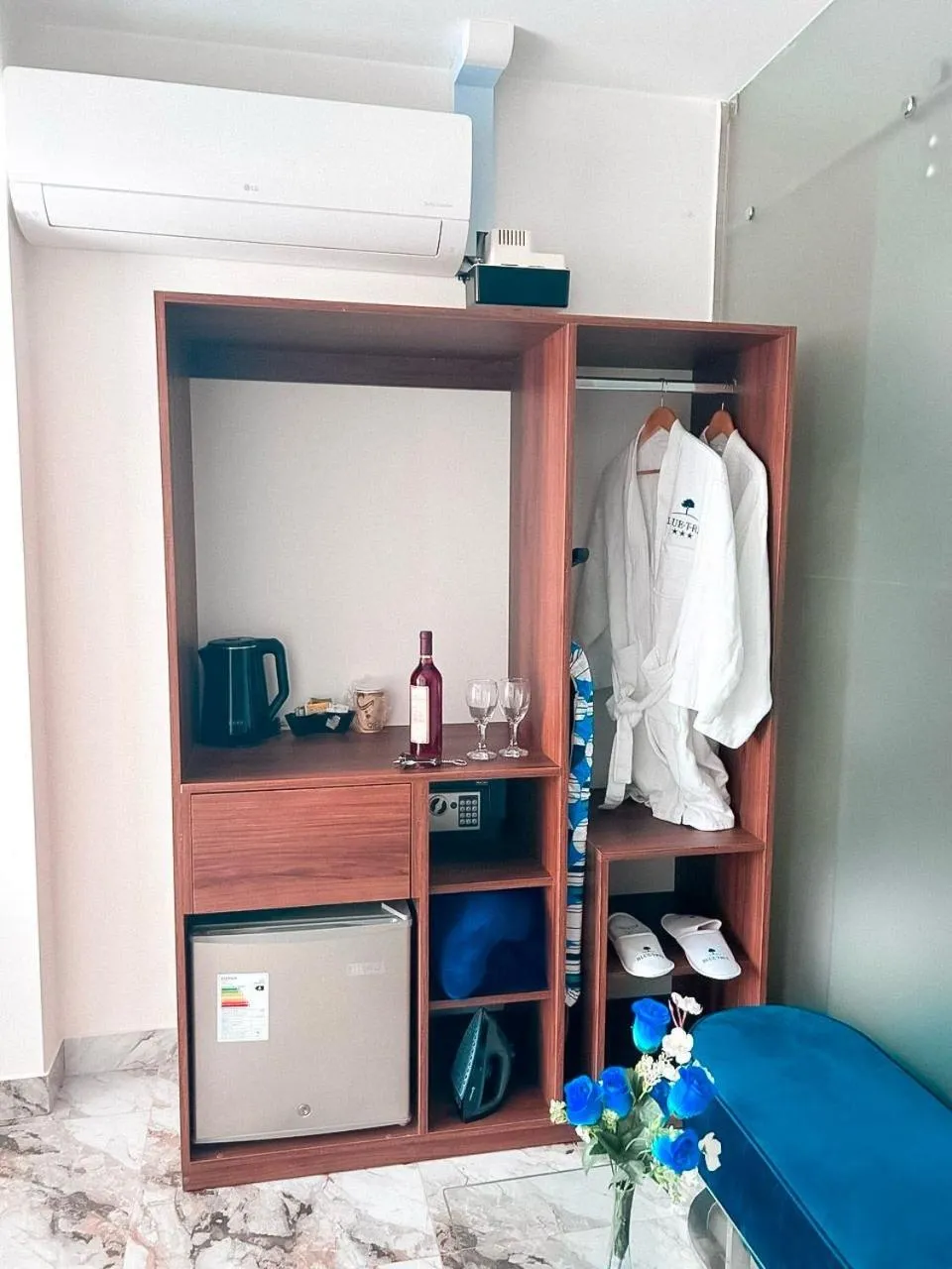 minibar in Blue Three