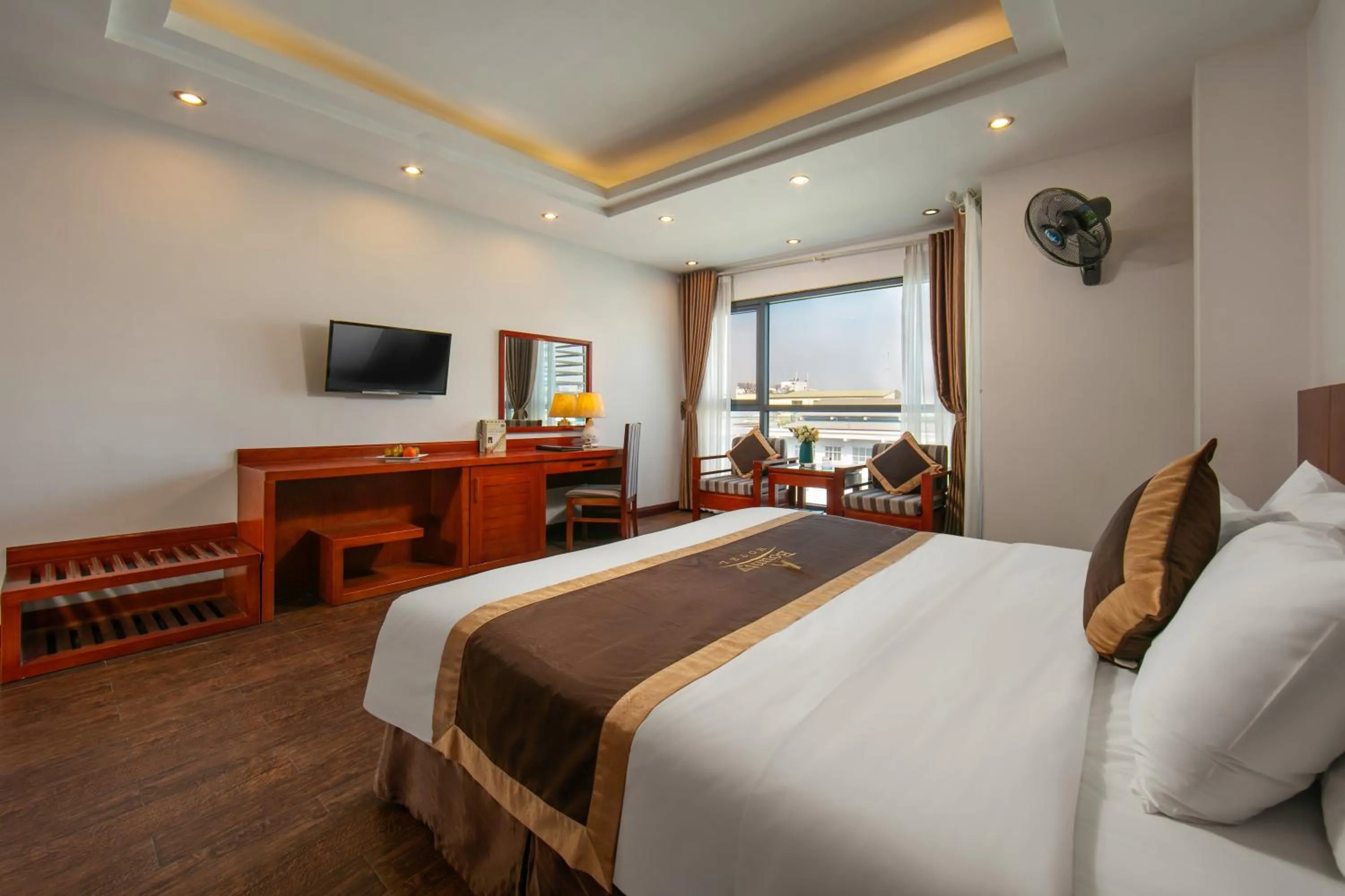 Living room, Bed in Bounty Hotel