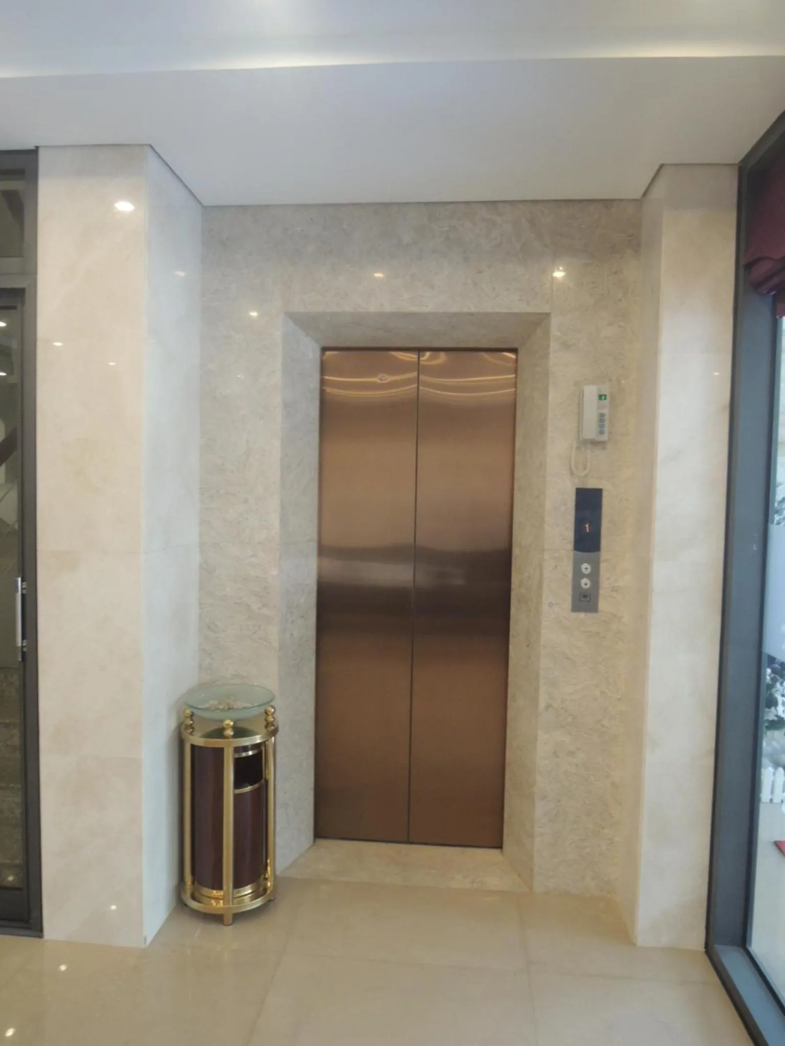 Facade/entrance in Bounty Hotel