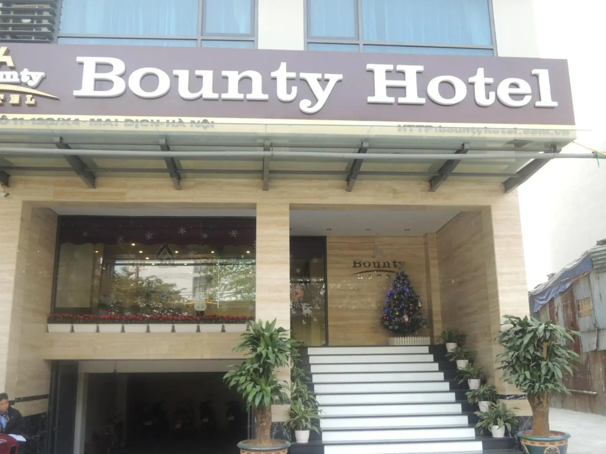 Facade/entrance in Bounty Hotel Facade/entrance in Bounty Hotel