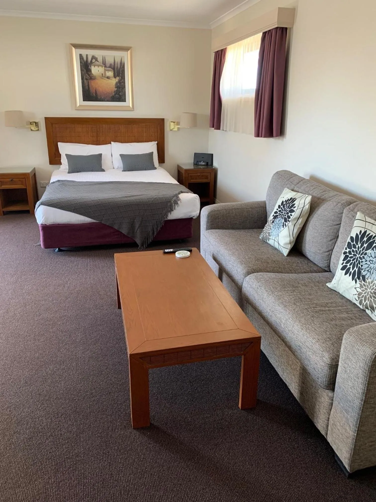 Bed in Armidale Pines Motel