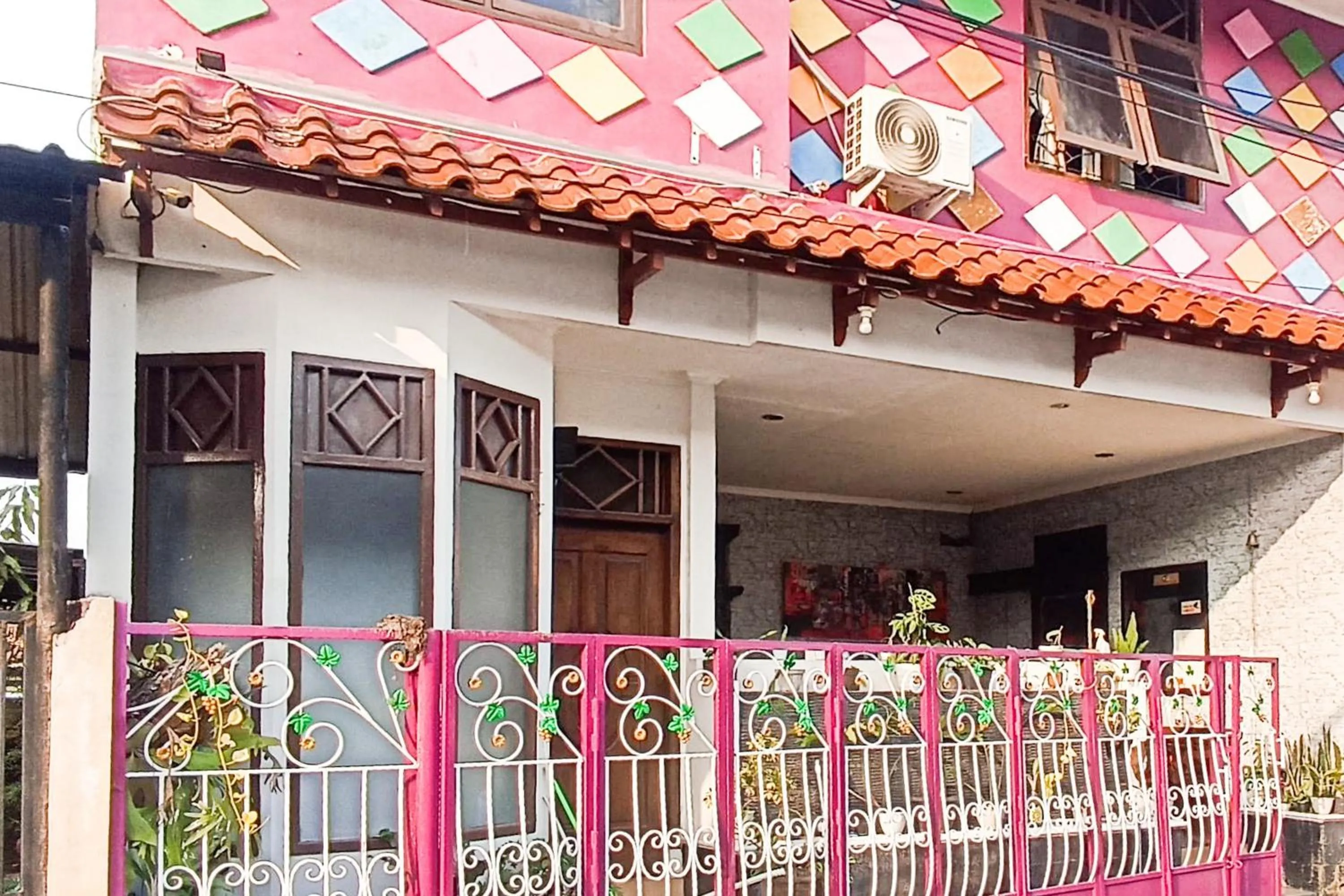 Facade/entrance in Trihakso Guest House near Kaliurang RedPartner