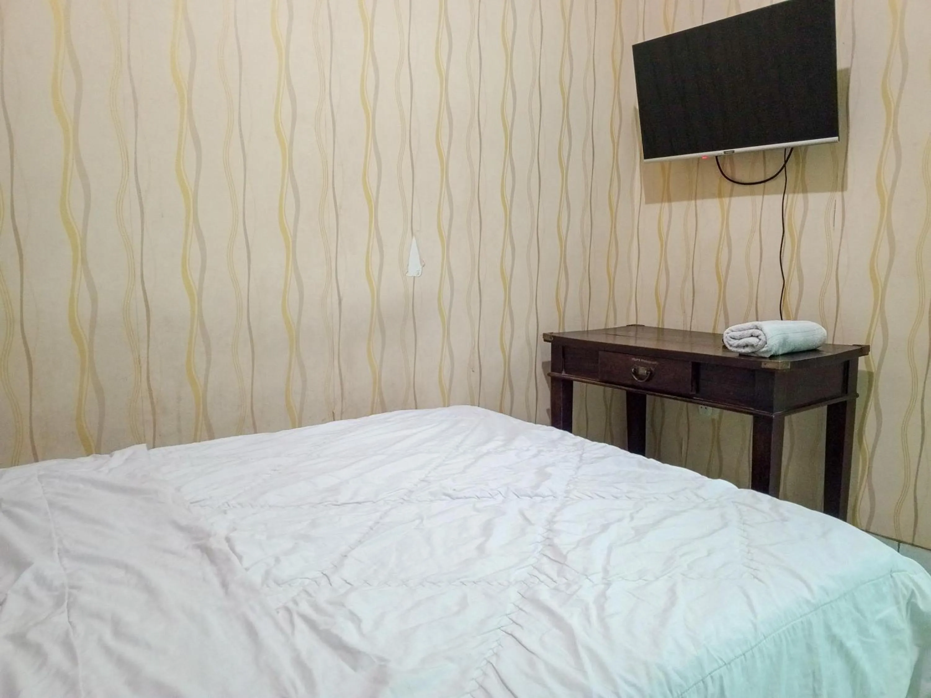 Bedroom, Bed in Trihakso Guest House near Kaliurang RedPartner