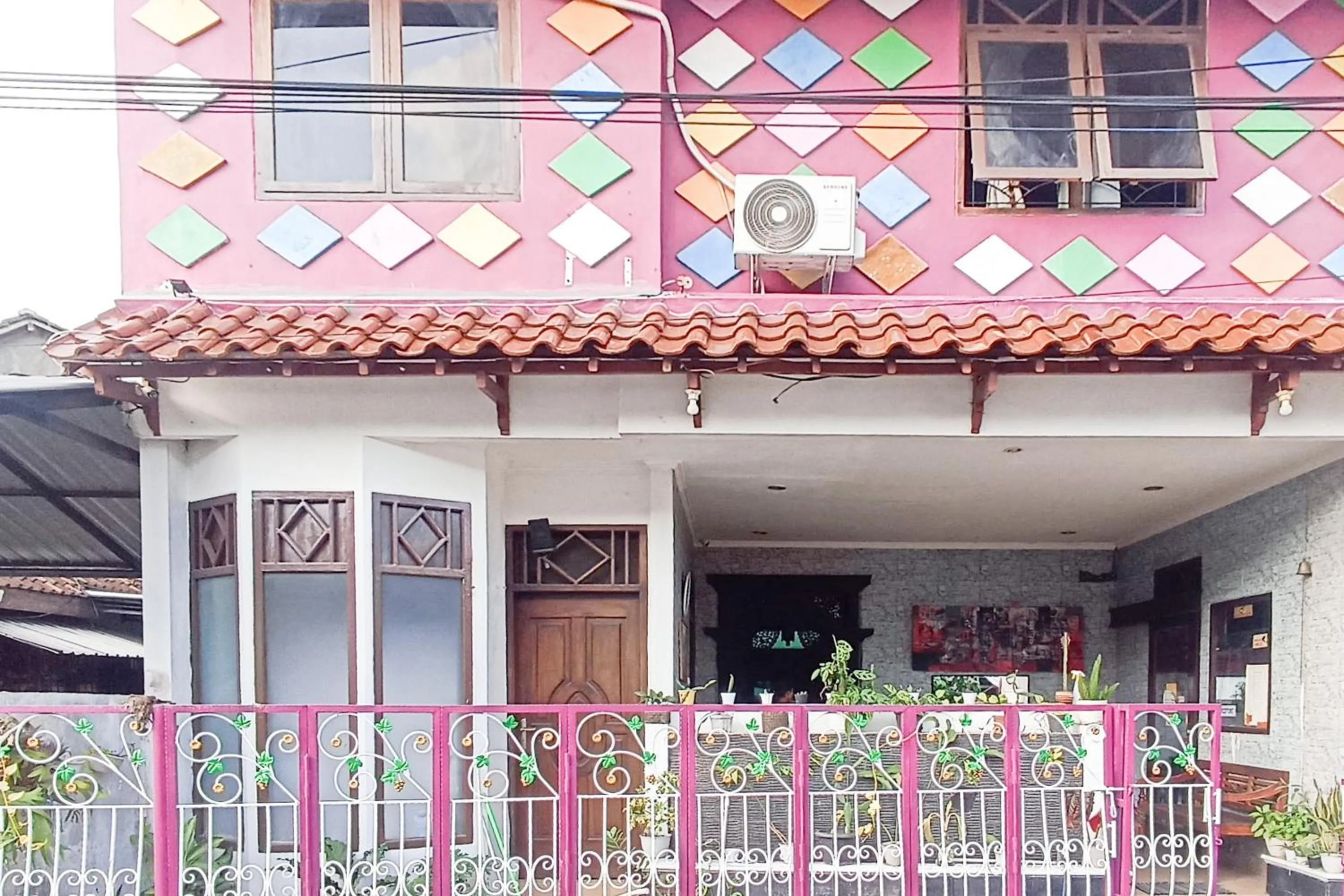 Facade/entrance in Trihakso Guest House near Kaliurang RedPartner