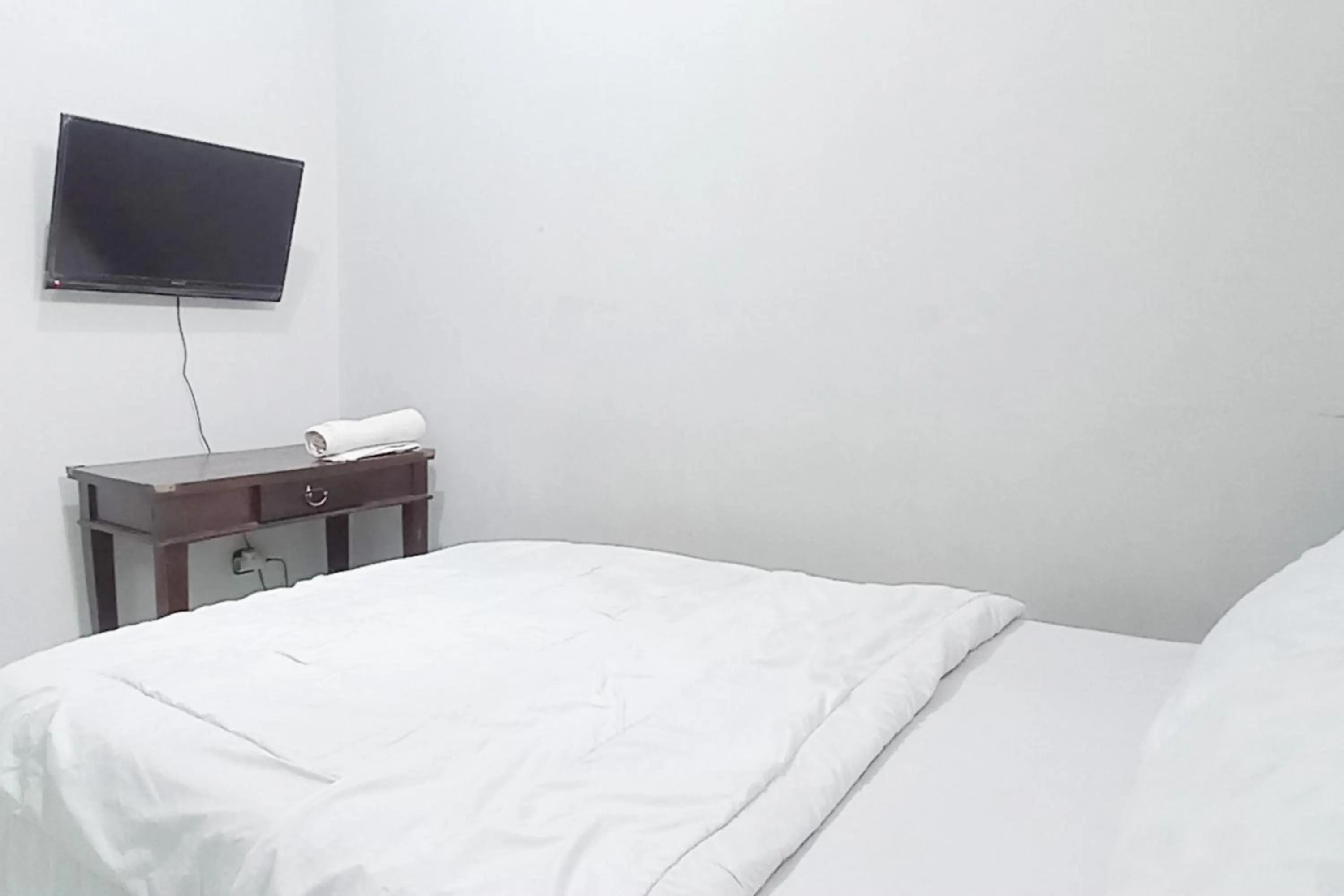 Bedroom, Bed in Trihakso Guest House near Kaliurang RedPartner