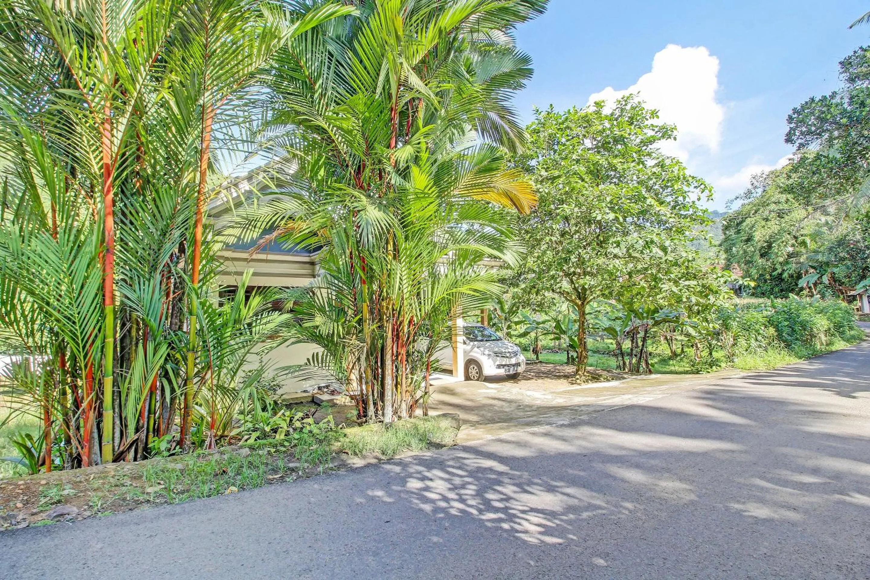 Facade/entrance in OYO Life 91177 Desa Wisata Duren Sari