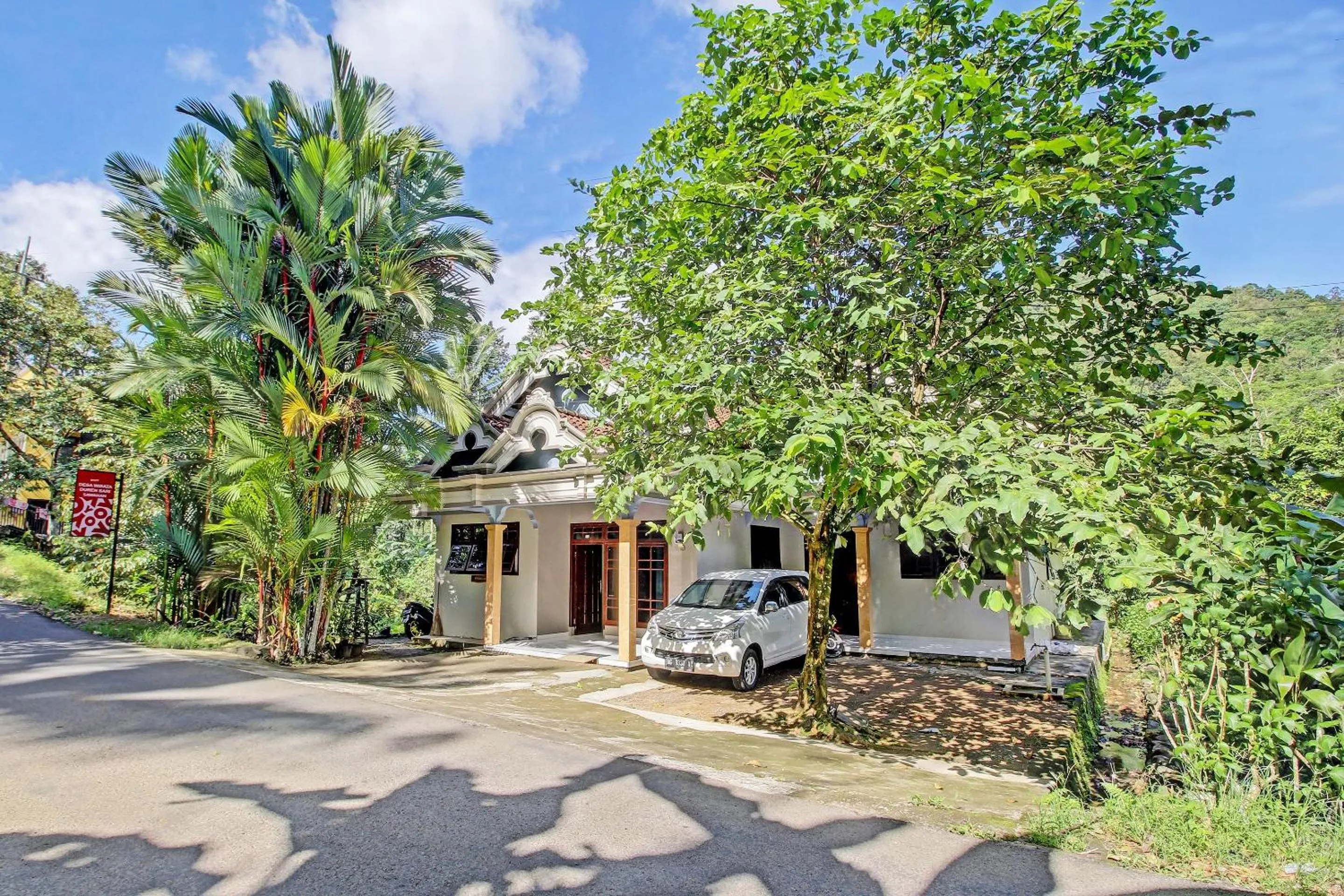 Facade/entrance in OYO Life 91177 Desa Wisata Duren Sari