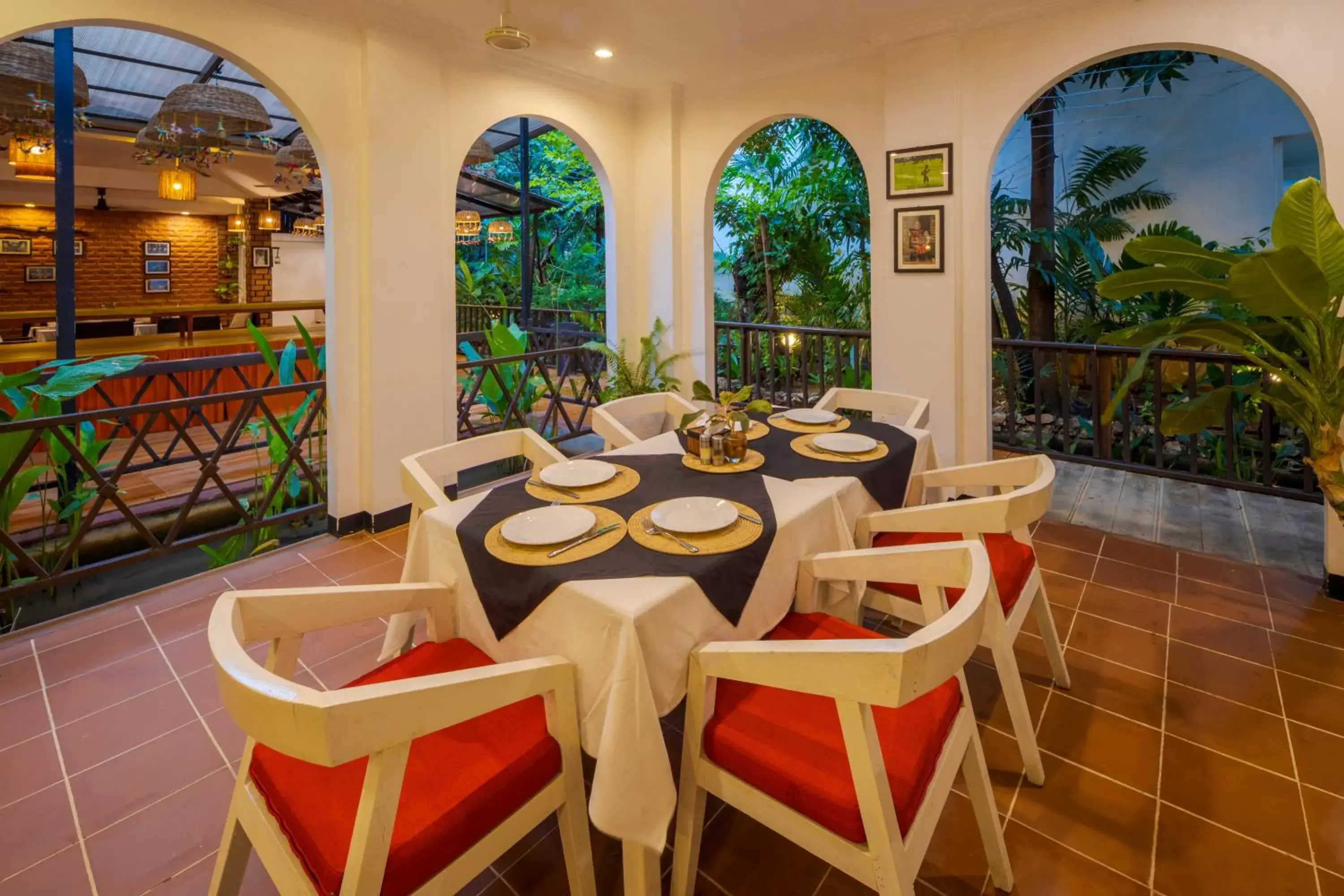 Restaurant/places to eat in La Residence WatBo Hotel Restaurant/places to eat in La Residence WatBo Hotel