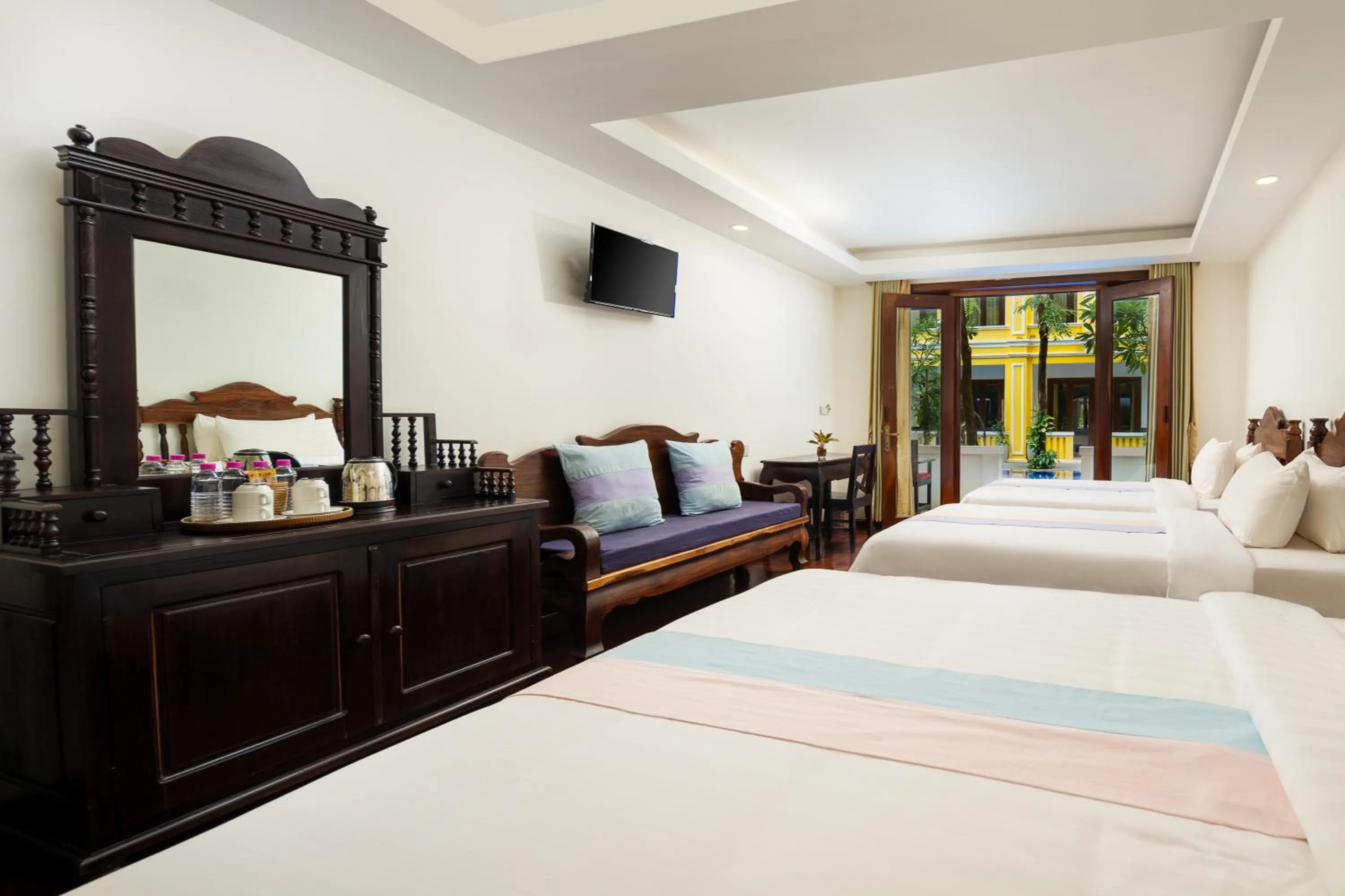 Photo of the whole room, Bed in La Residence WatBo Hotel