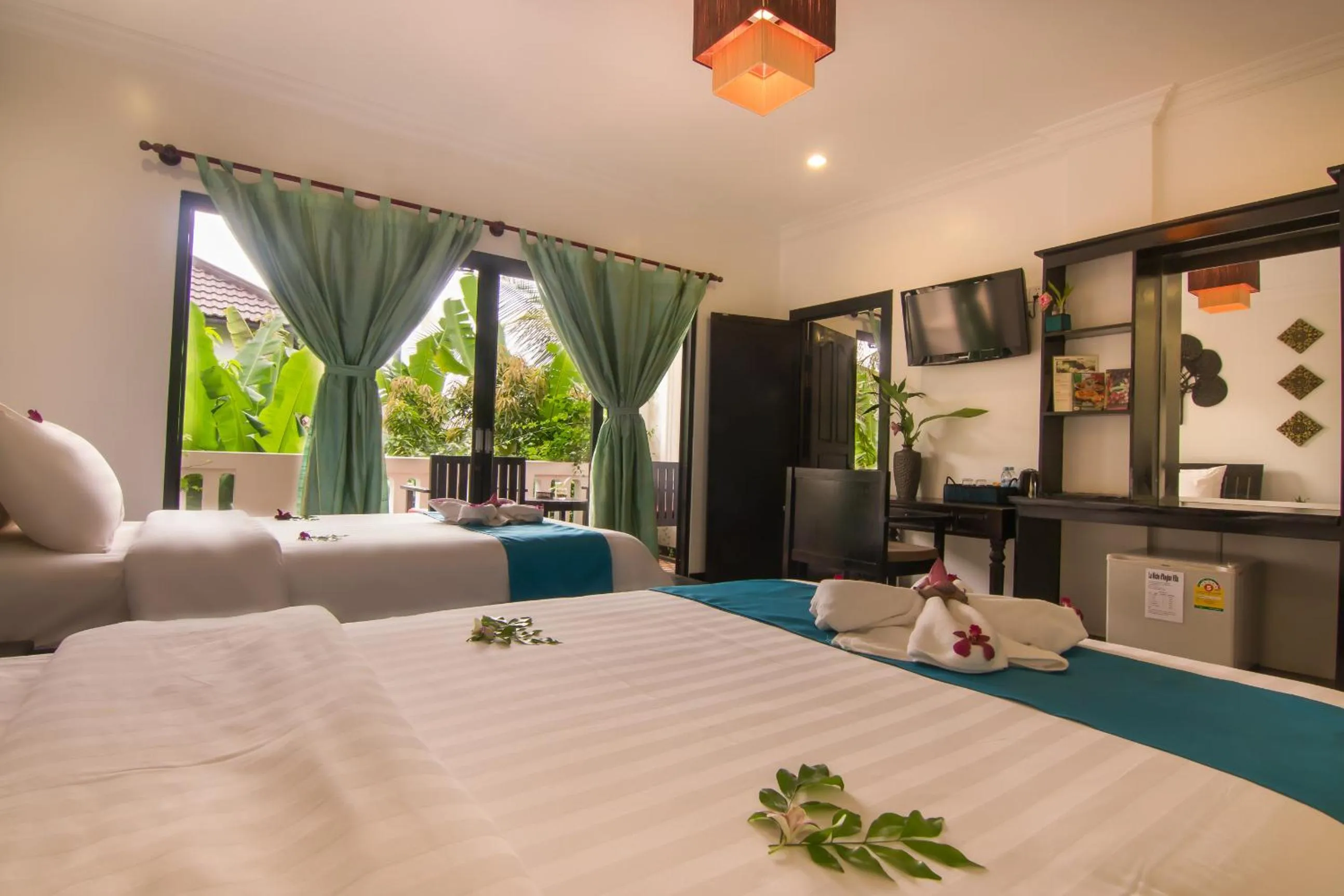 minibar, Bed in La Residence WatBo Hotel