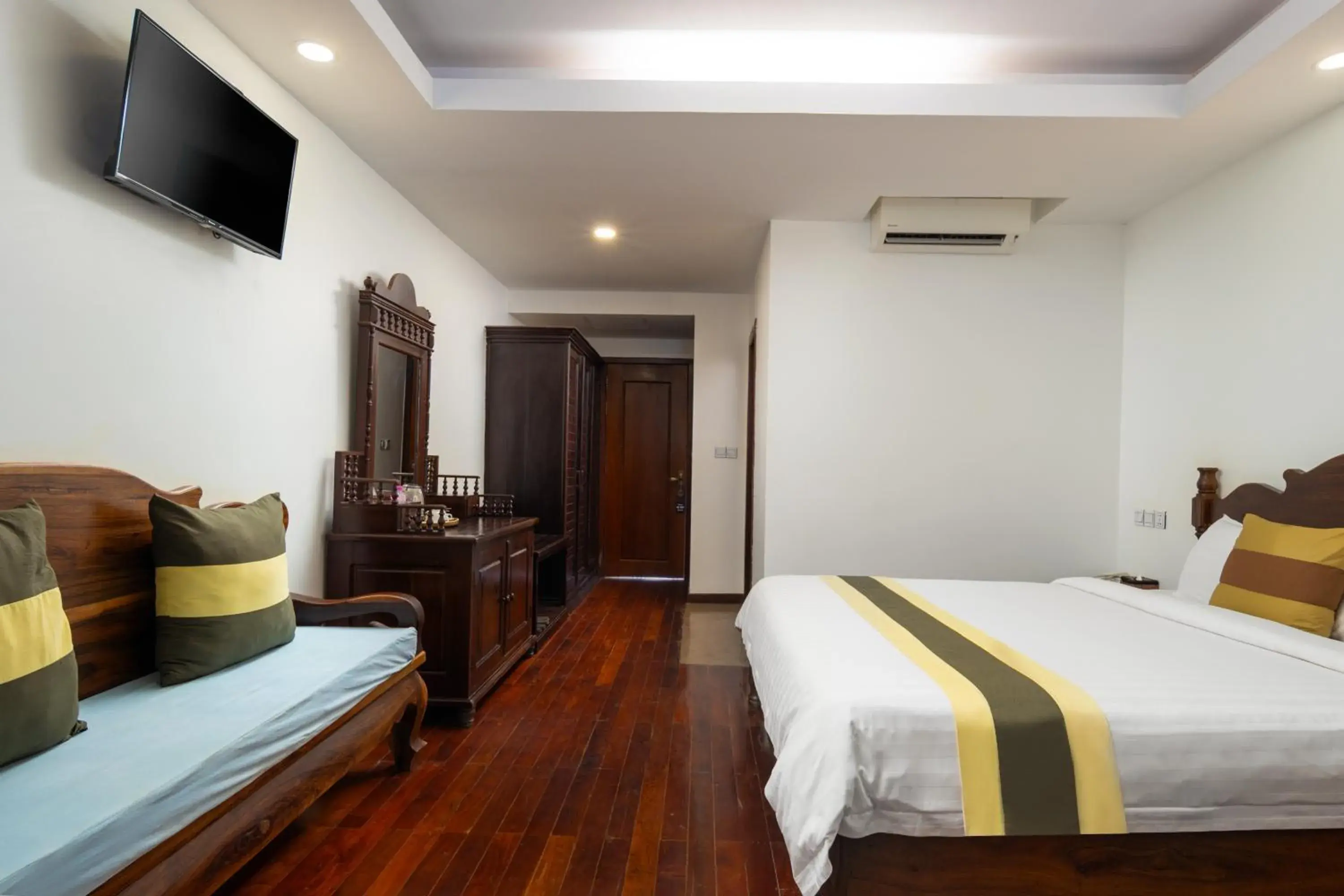 Living room, Bed in La Residence WatBo Hotel Living room, Bed in La Residence WatBo Hotel