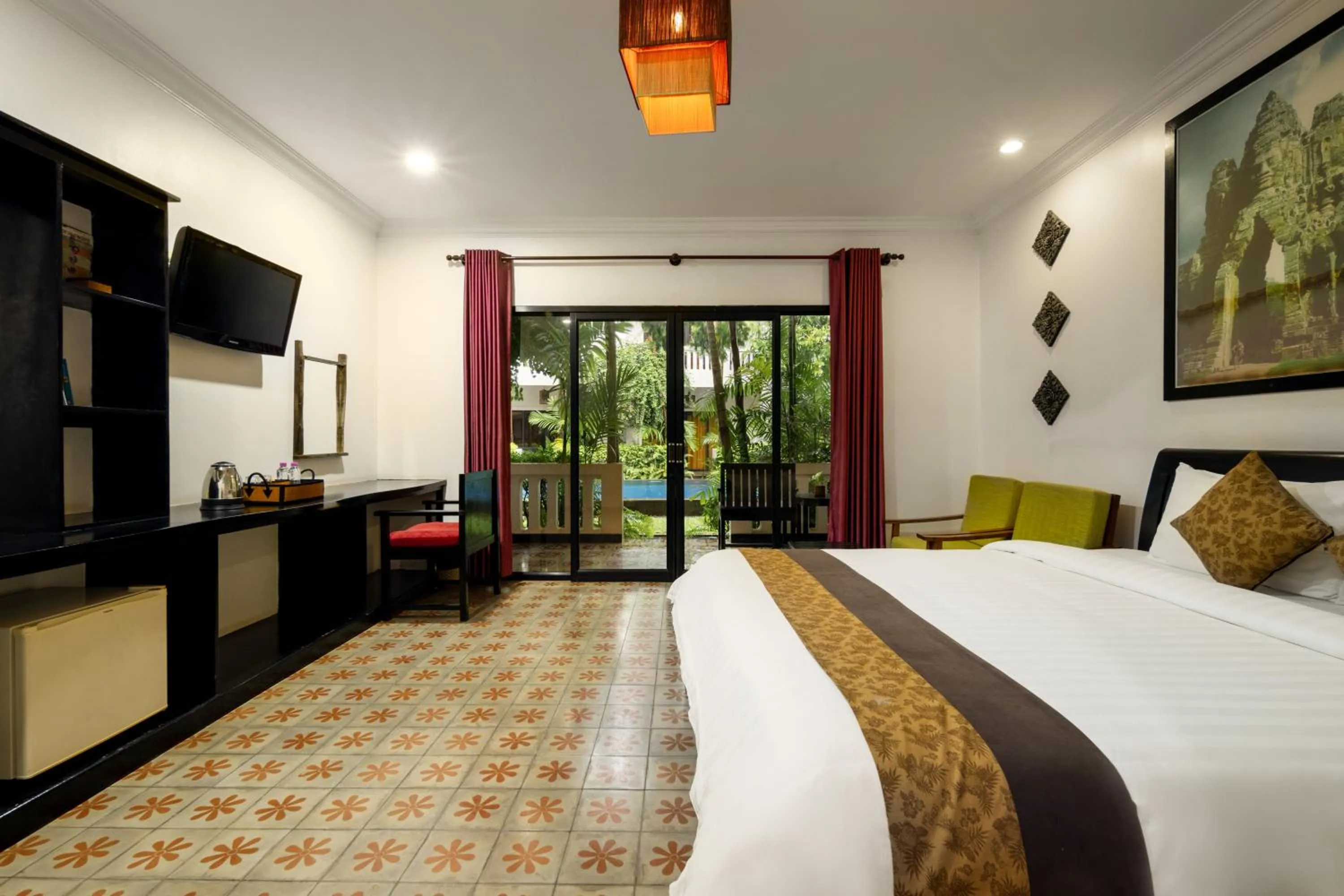 TV and multimedia, Bed in La Residence WatBo Hotel