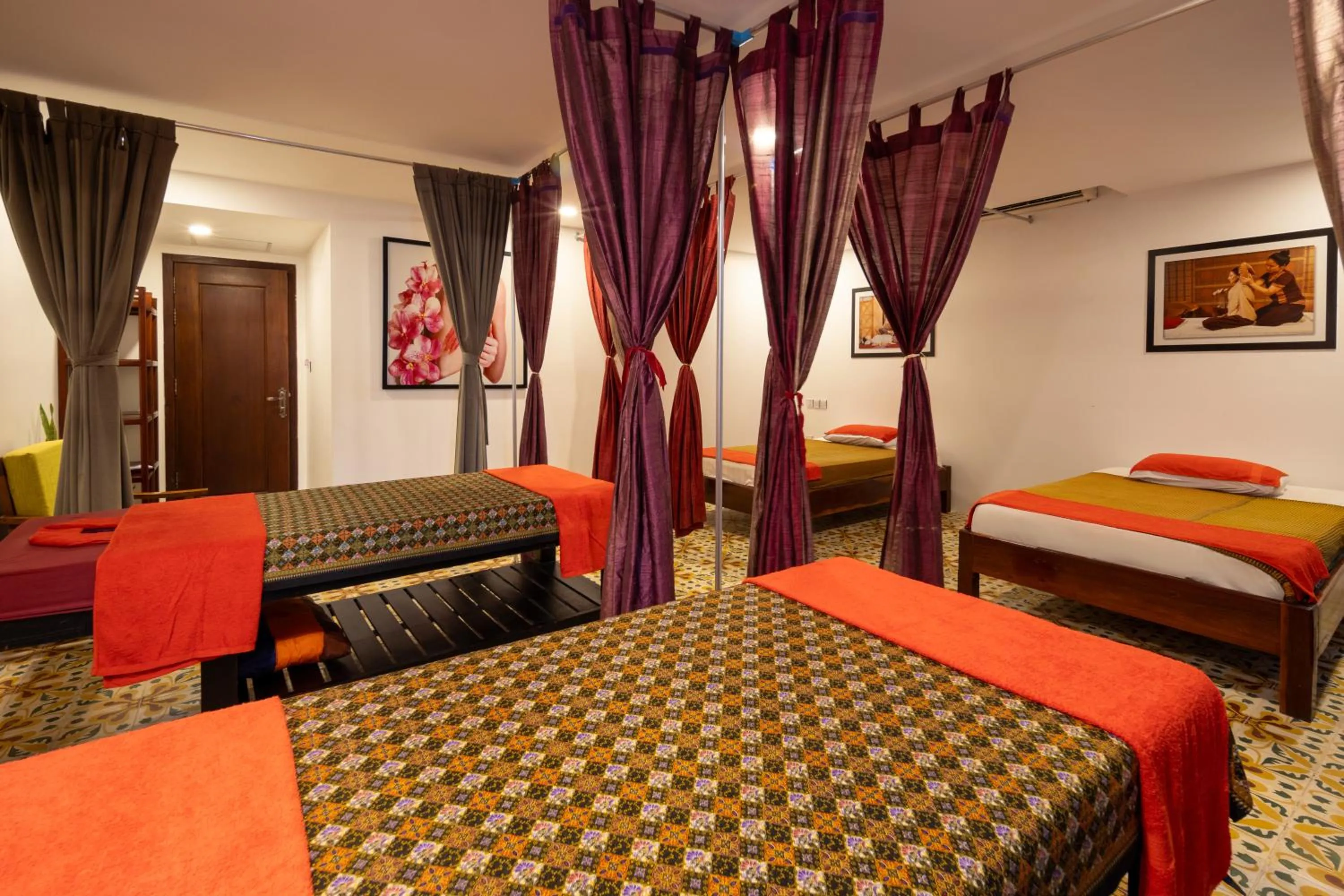 Massage, Bed in La Residence WatBo Hotel