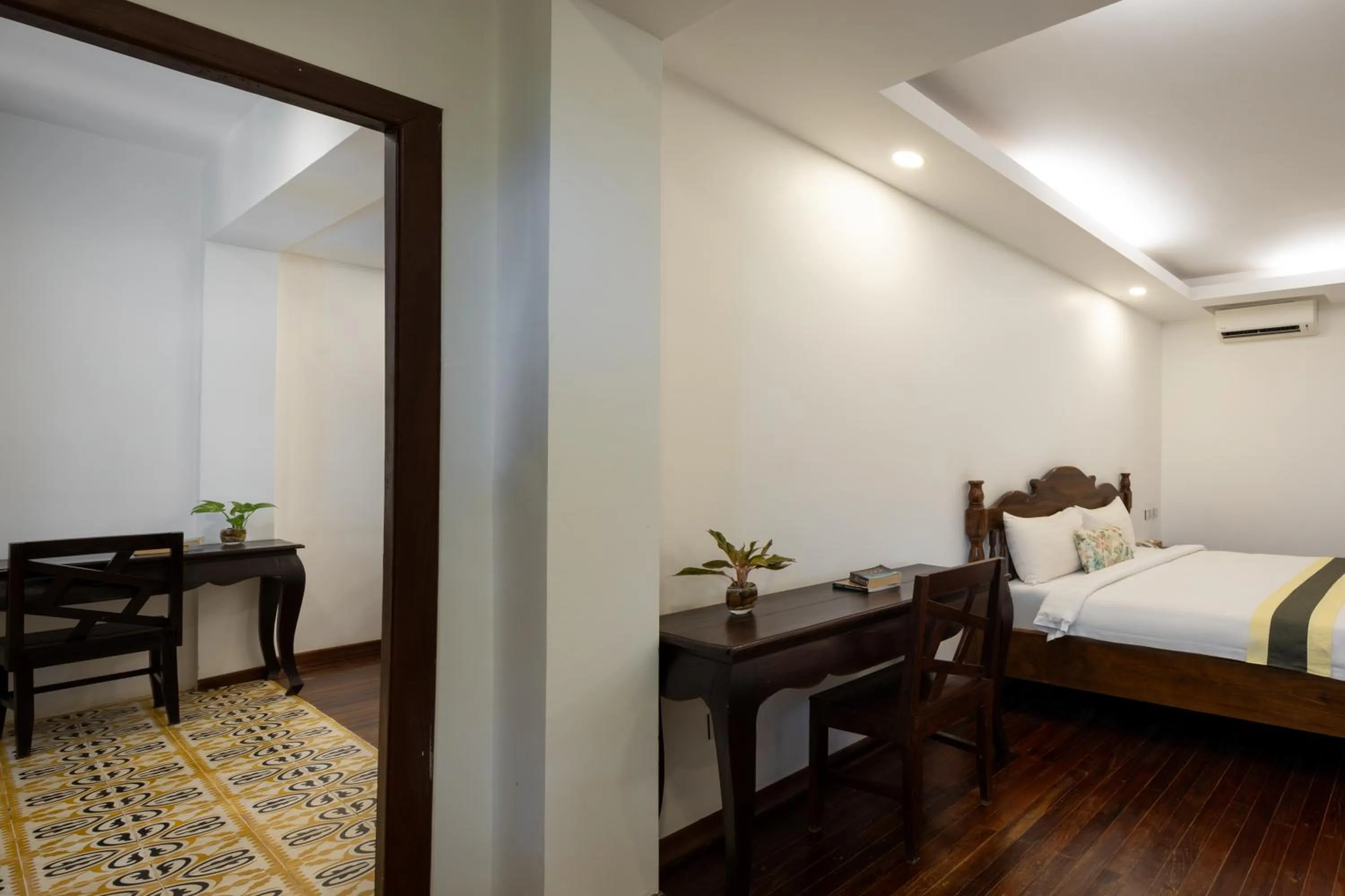 Bed in La Residence WatBo Hotel