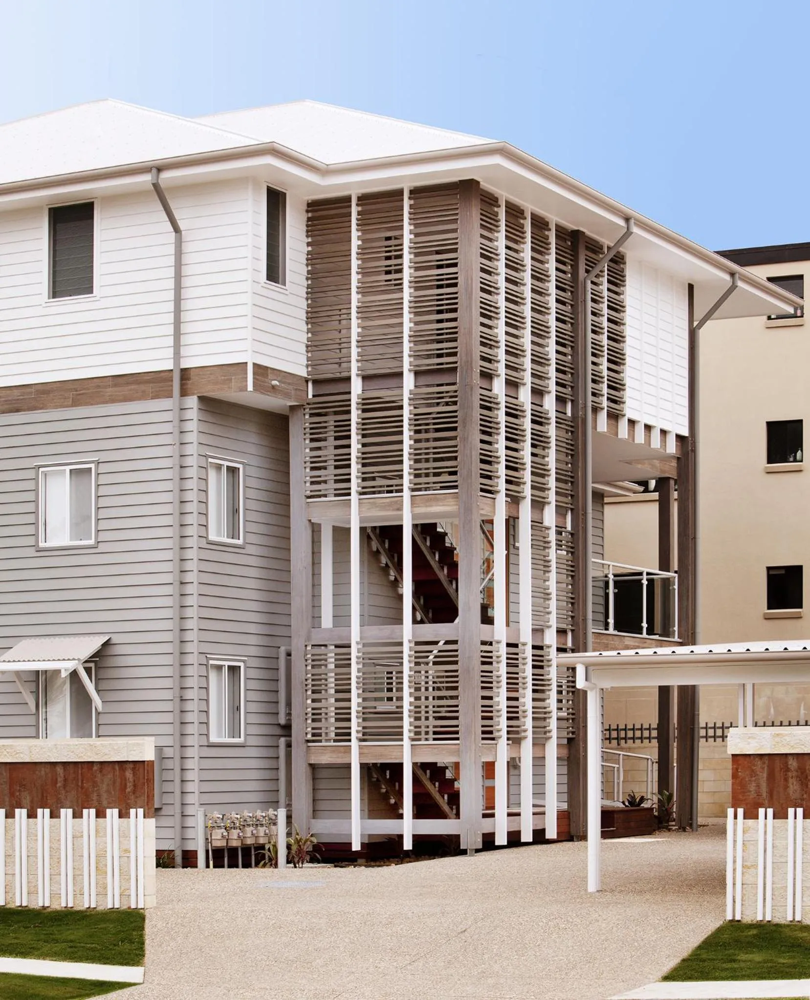 Facade/entrance in Bujerum Apartments on Burleigh