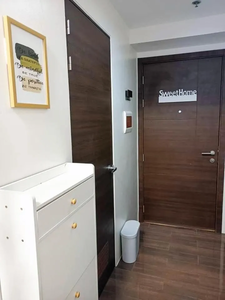 Fully Furnished 1 Bedroom at SMDC Air Residence with Balcony City View