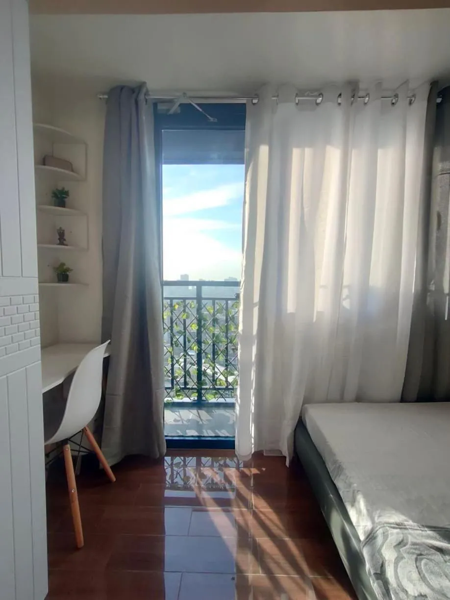 Bed in Fully Furnished 1 Bedroom at SMDC Air Residence with Balcony City View