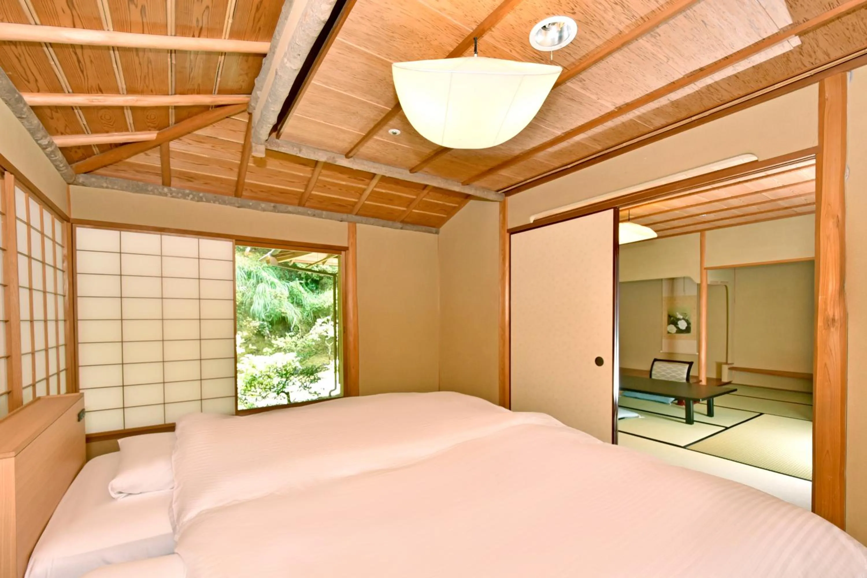 Bedroom, Bed in Sanyo-so