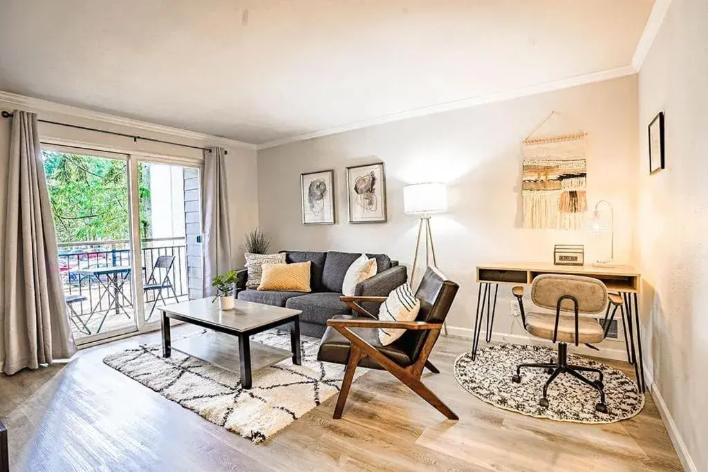 Condo with king bed, walk to Microsoft & park Condo with king bed, walk to Microsoft & park