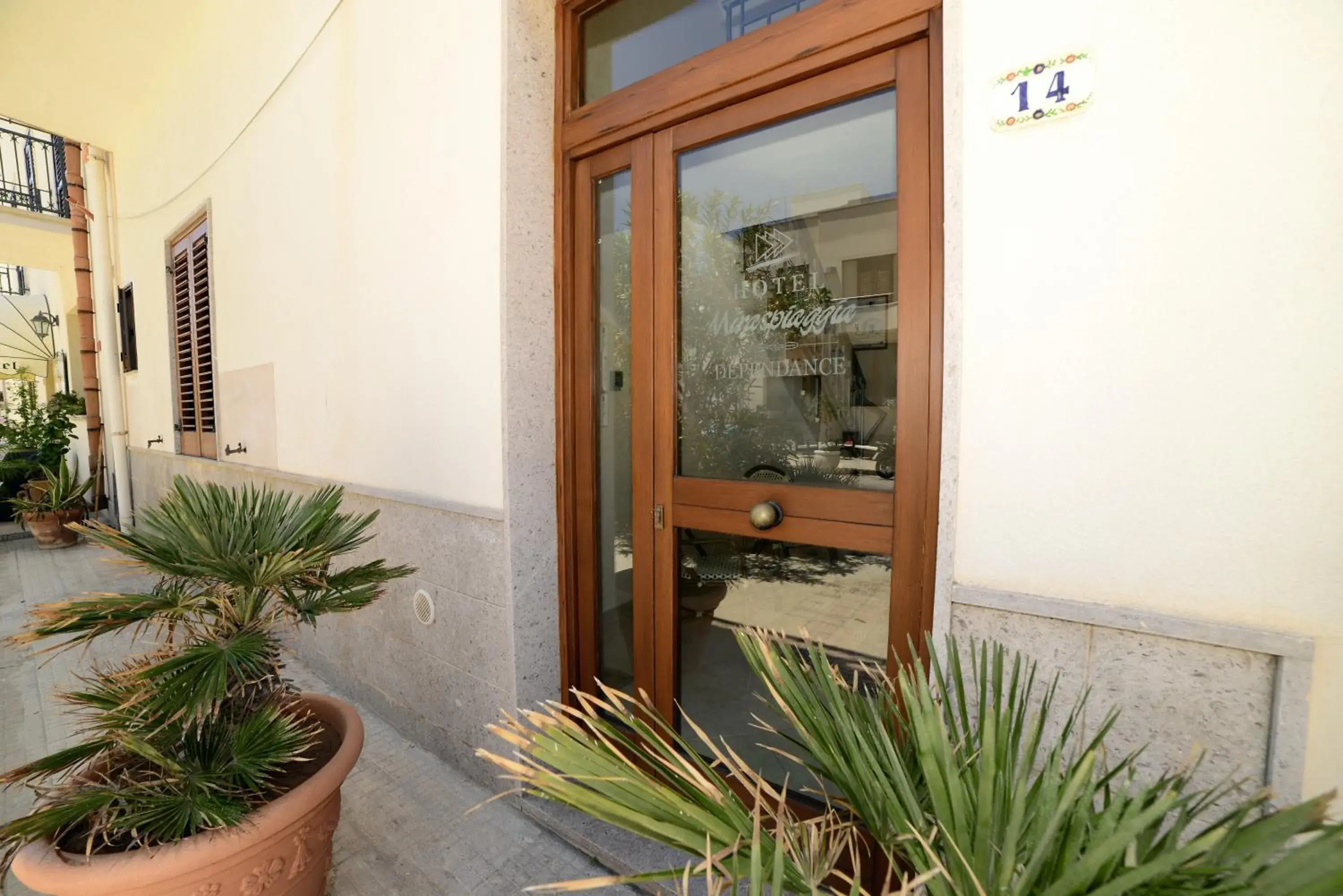 Facade/entrance in Mira Spiaggia Facade/entrance in Mira Spiaggia